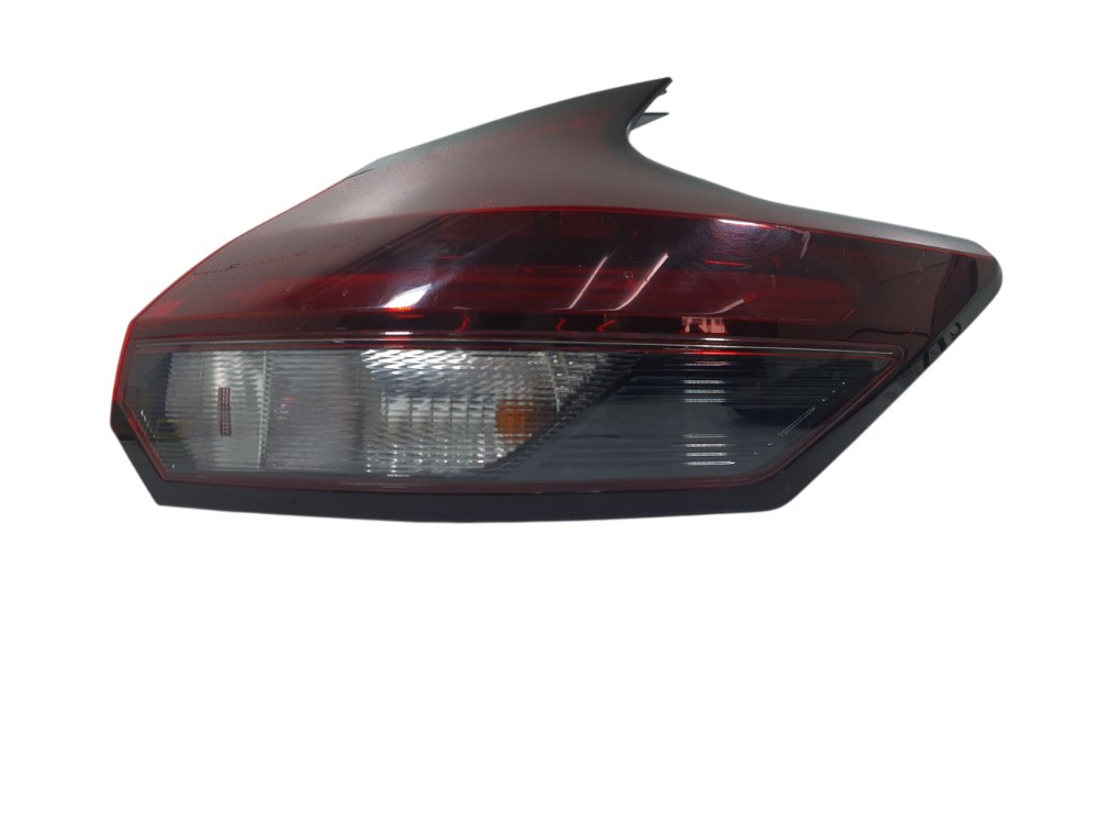 Lanterna Traseira Direita Nissan Kicks 2022148r000011 Direito/passageiro Vermelha