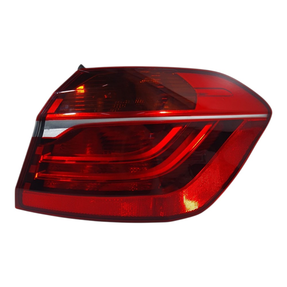 Lanterna Traseira Direita Bmw 225i 2015 731103012 Direito/passageiro Vermelha