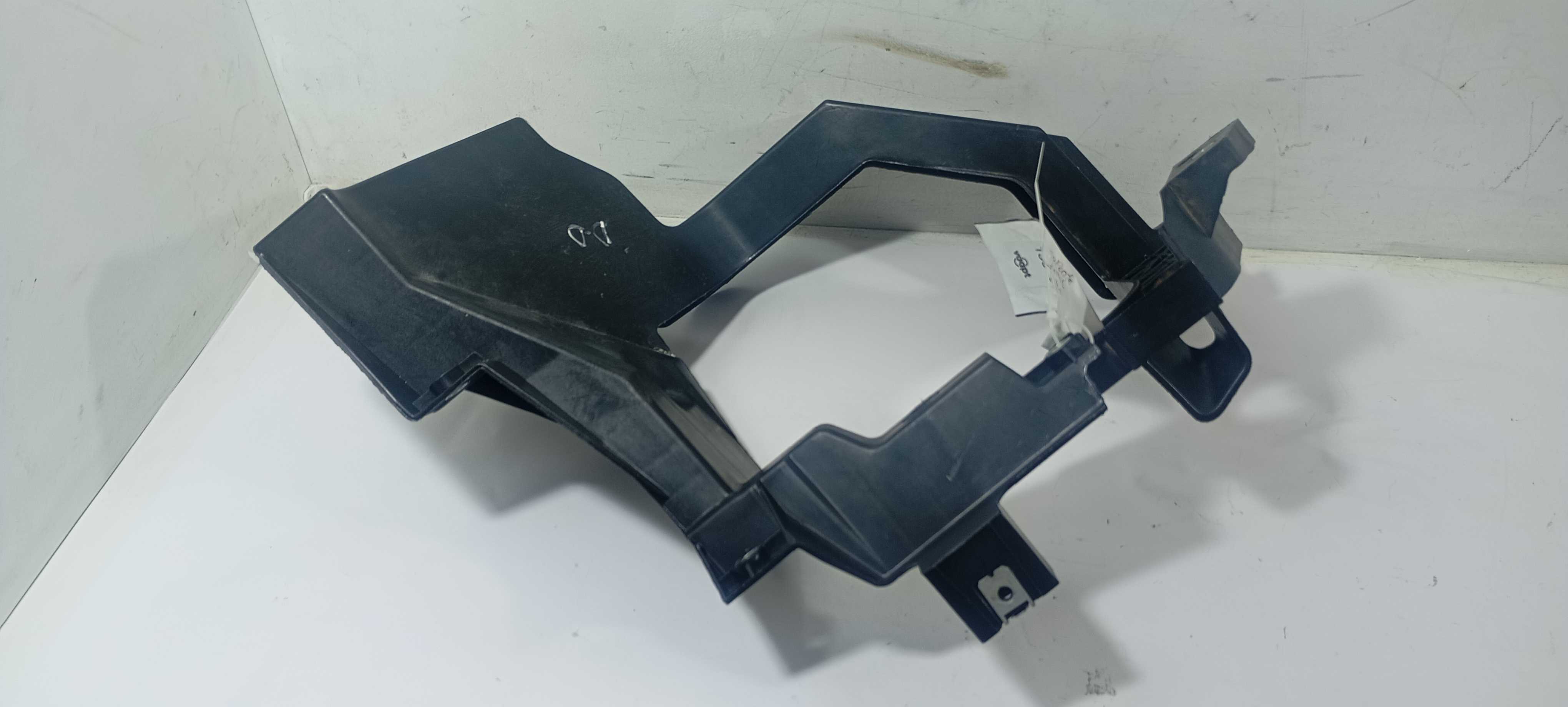 Suporte Farol Direito Fiat Toro Volcano 1.3 2025 521405870 2