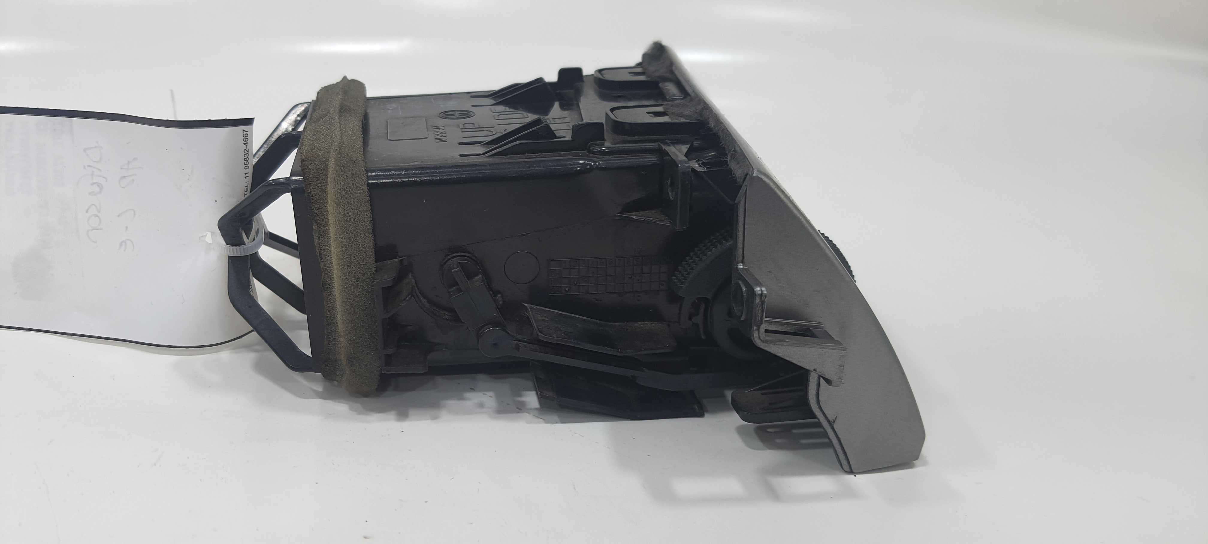 Difusor Ar Esquerdo Nissan Tiida Sedan 1.8 2012 V2305 3