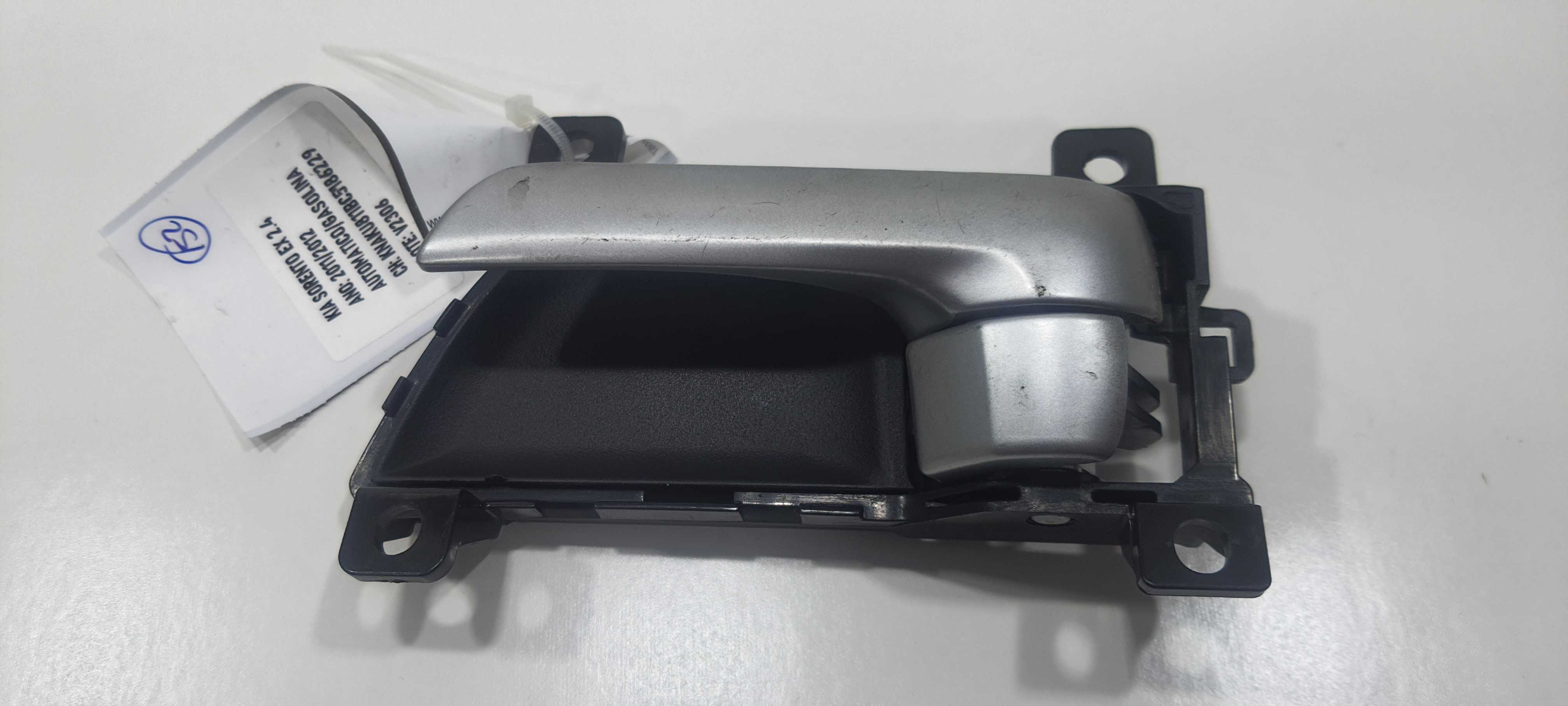 Maçaneta Int Diant Esquerdo Kia Sorento 2.4 2012 826222p000 Preto Dianteira 5