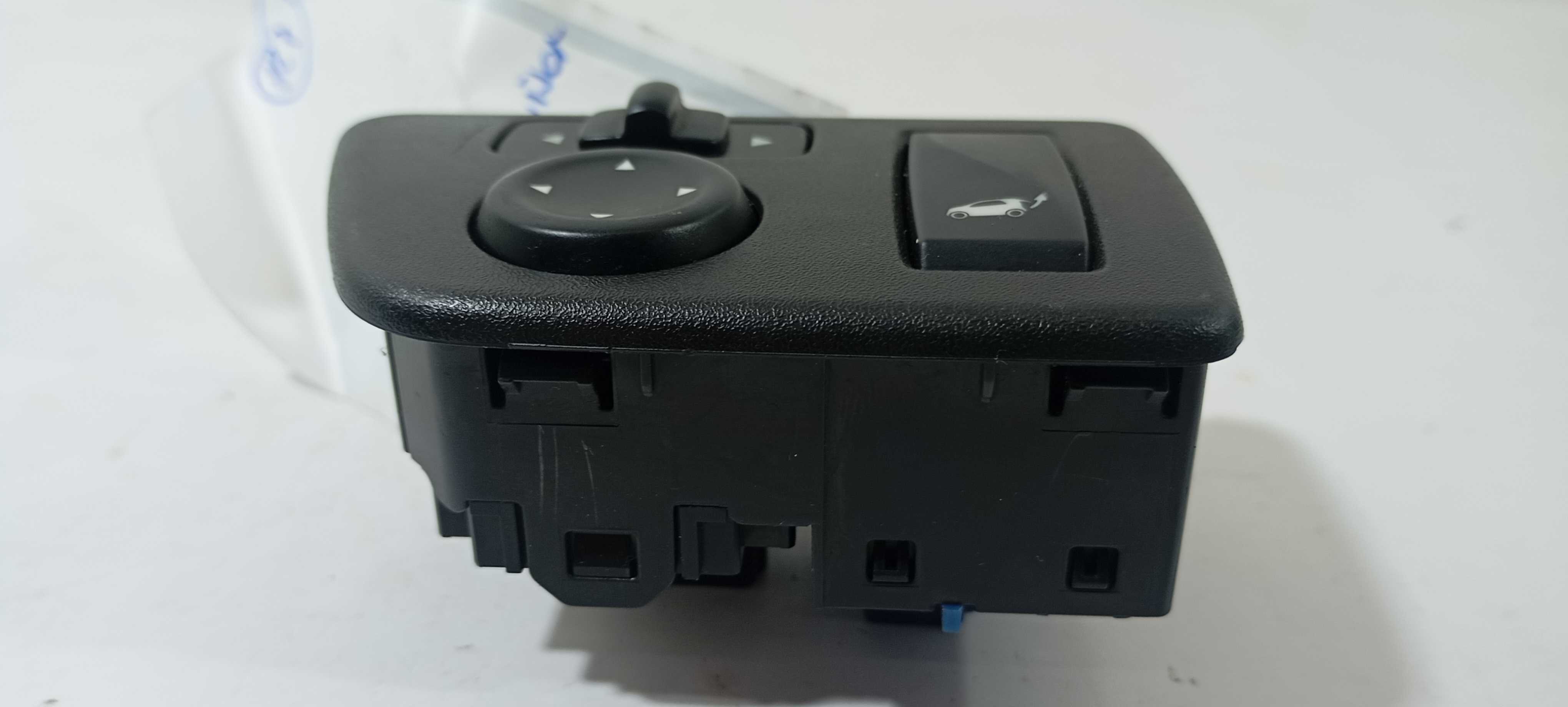 Botão Retrovisor E Porta Mala Renault Kwid 2021 255705ra0a 2