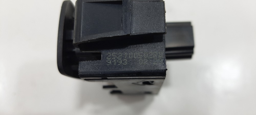 Botão Pisca Alerta Renault Logan Life 2020 252100502rb Preto 5
