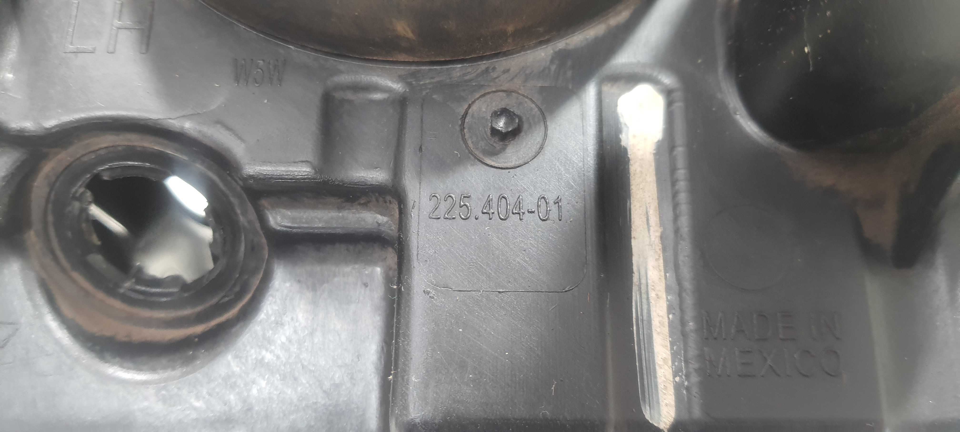 Farol Esquerdo Recuperado Nissan March 1.0 2016 22540401 4