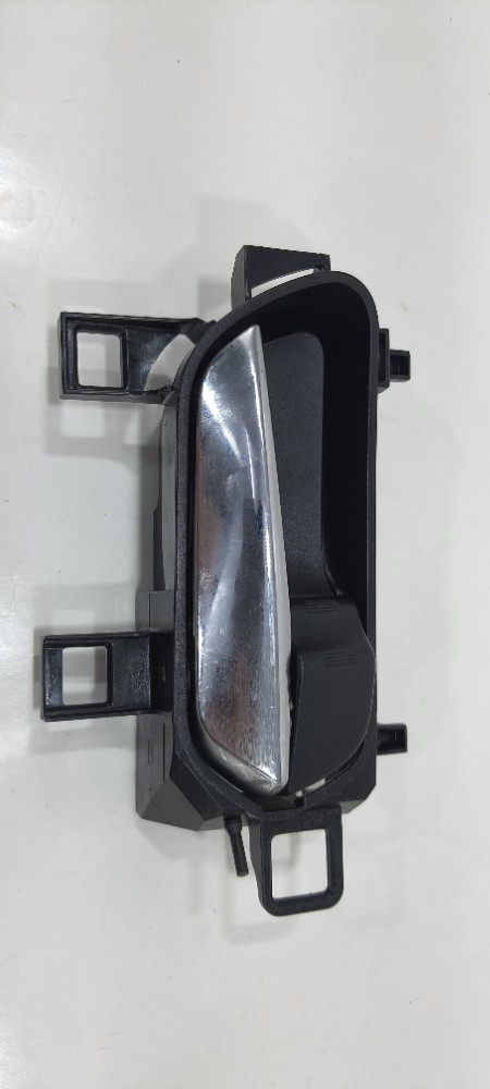 Maçaneta Interna Traseira Direita Nissan Kicks 2019 21581 Preto/prata Traseira 2