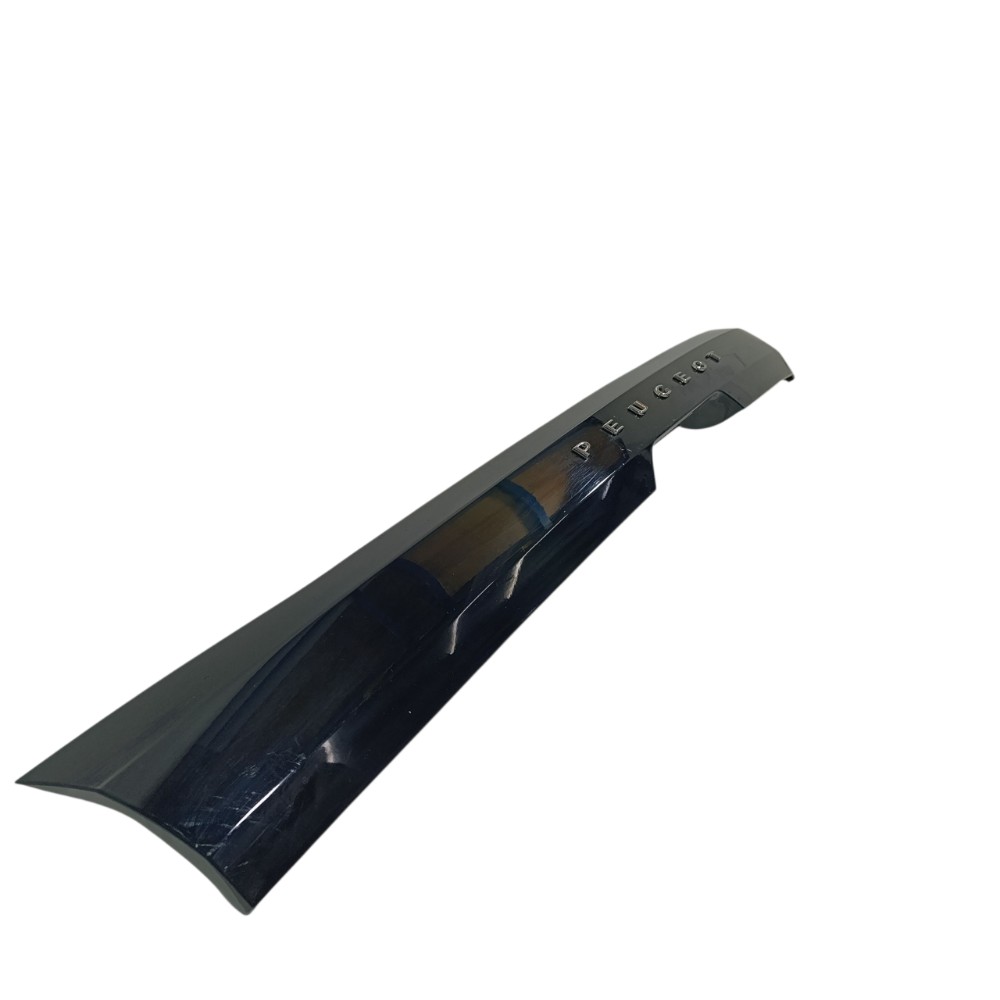 Moldura tampa traseira Peugeot 208 ano 2024 9835344080 3