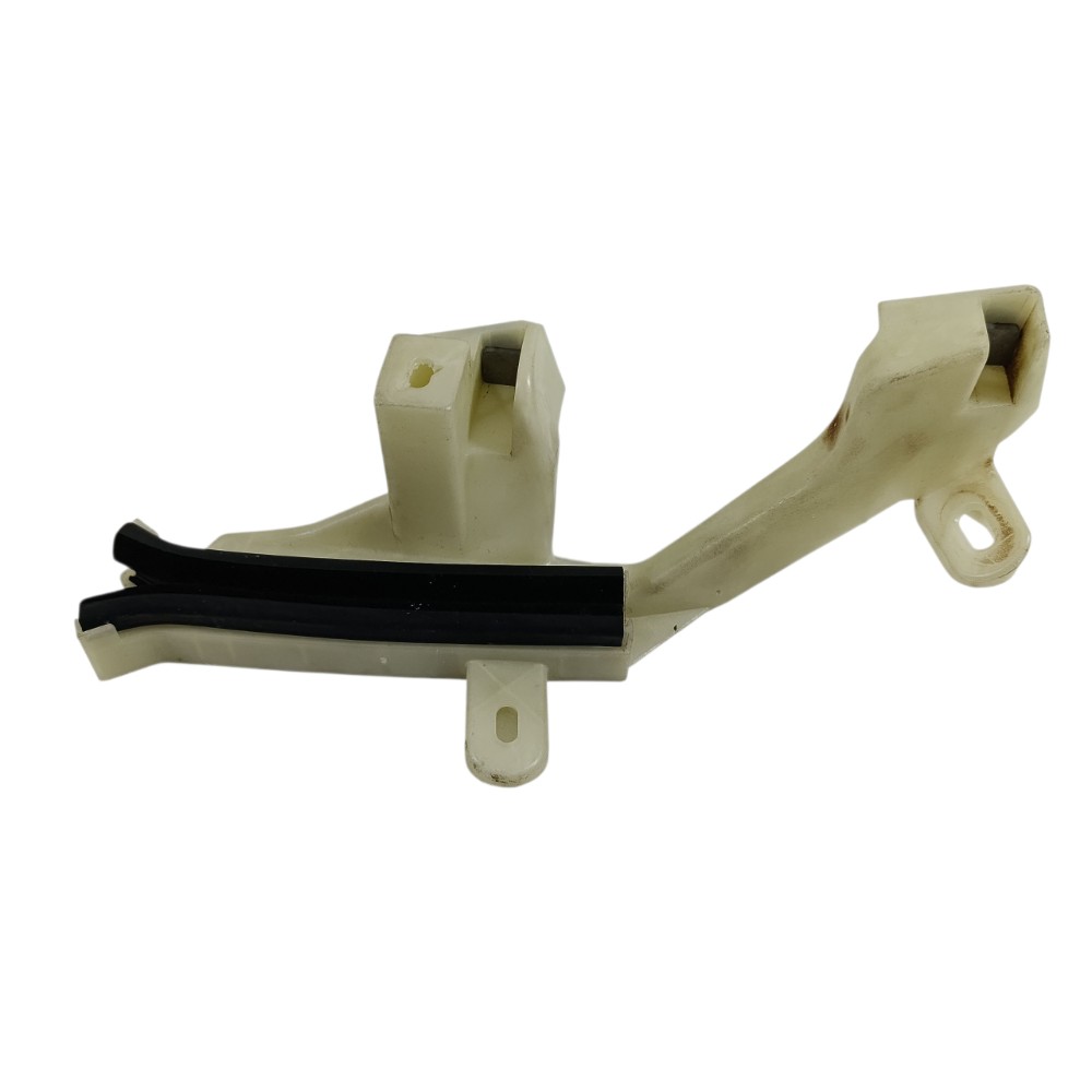 Guia vidro dianteiro direito Peugeot 208 ano 2024 9823206080