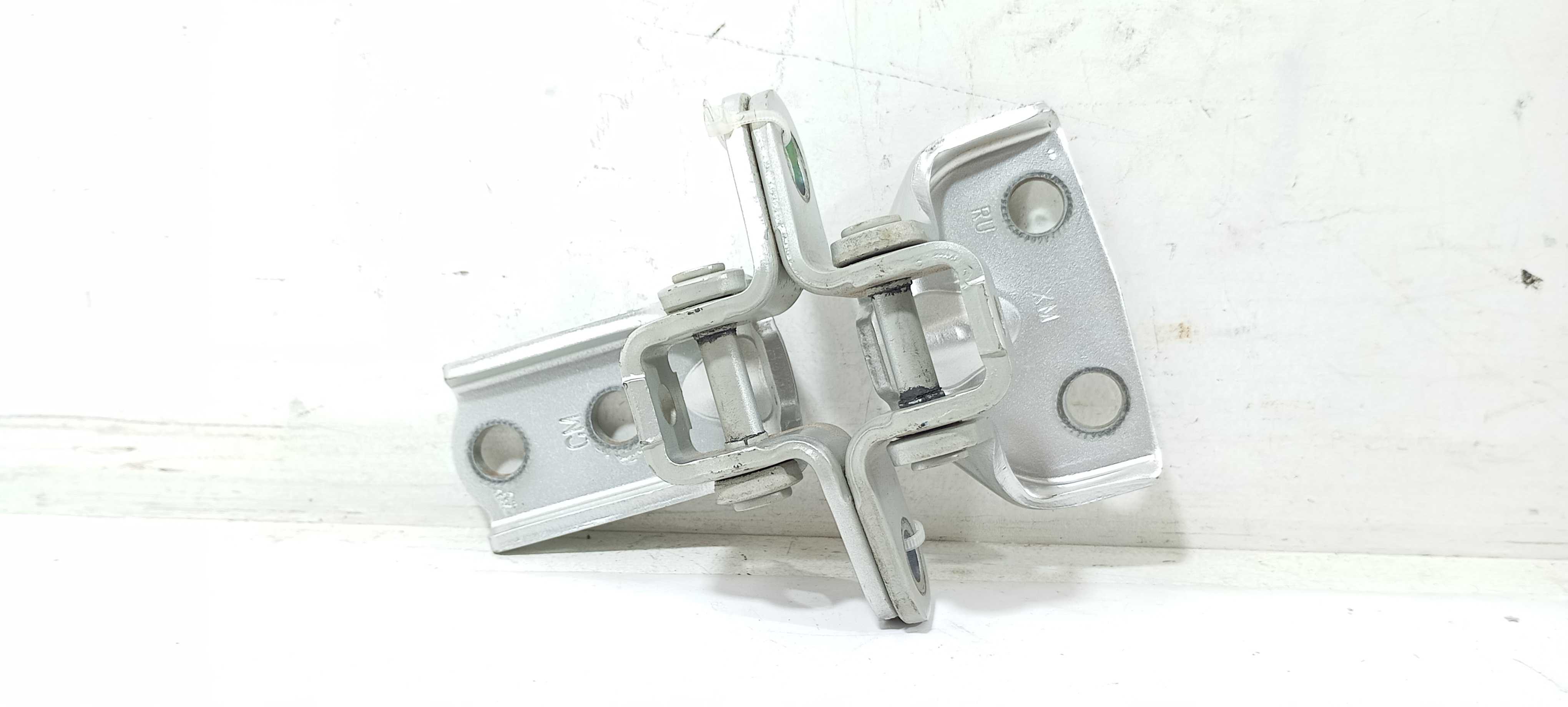 Dobradiça Porta Traseira E. Kia Sorento Ex2 2.4 12 A046057 2