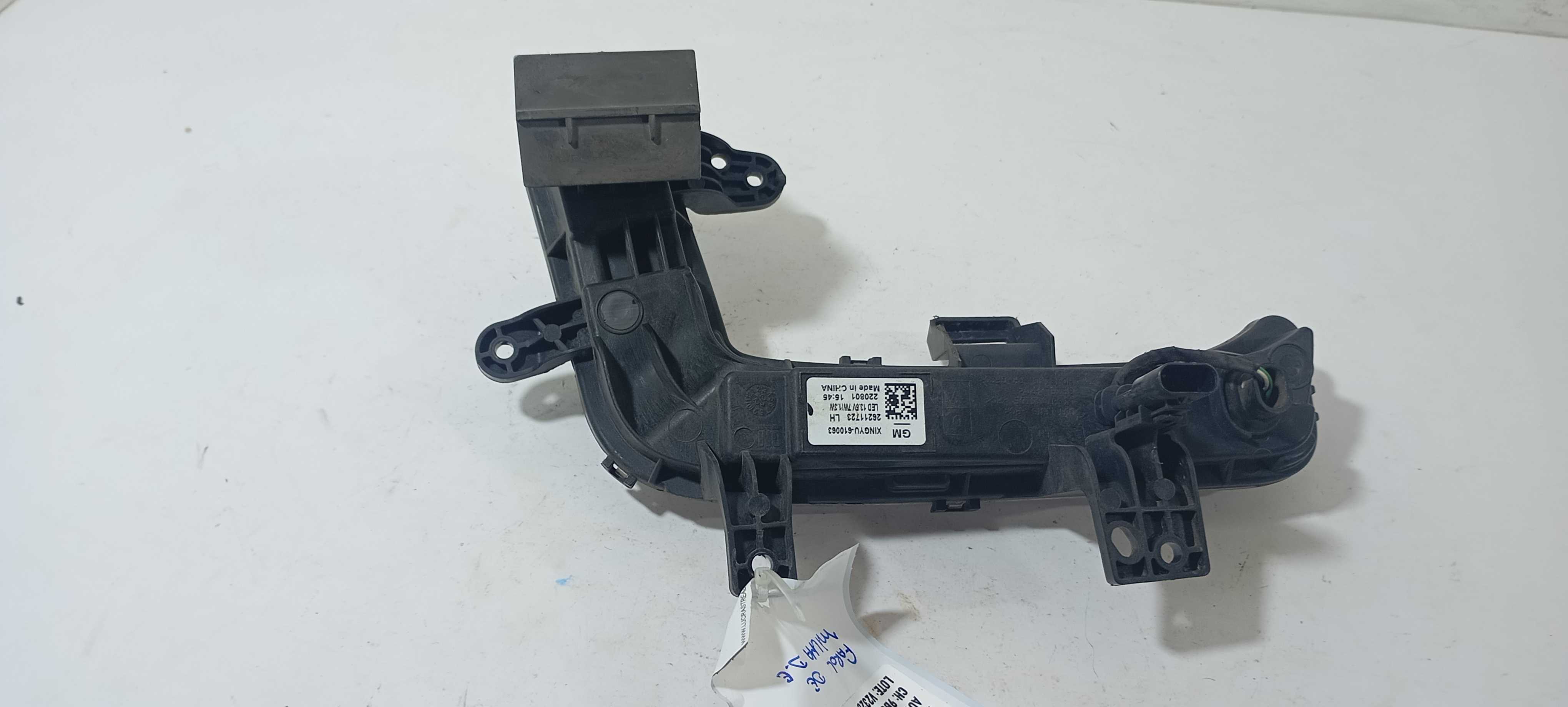 Farol Milha Esquerdo Gm Tracker Lt 2024 26211723 Branca 4