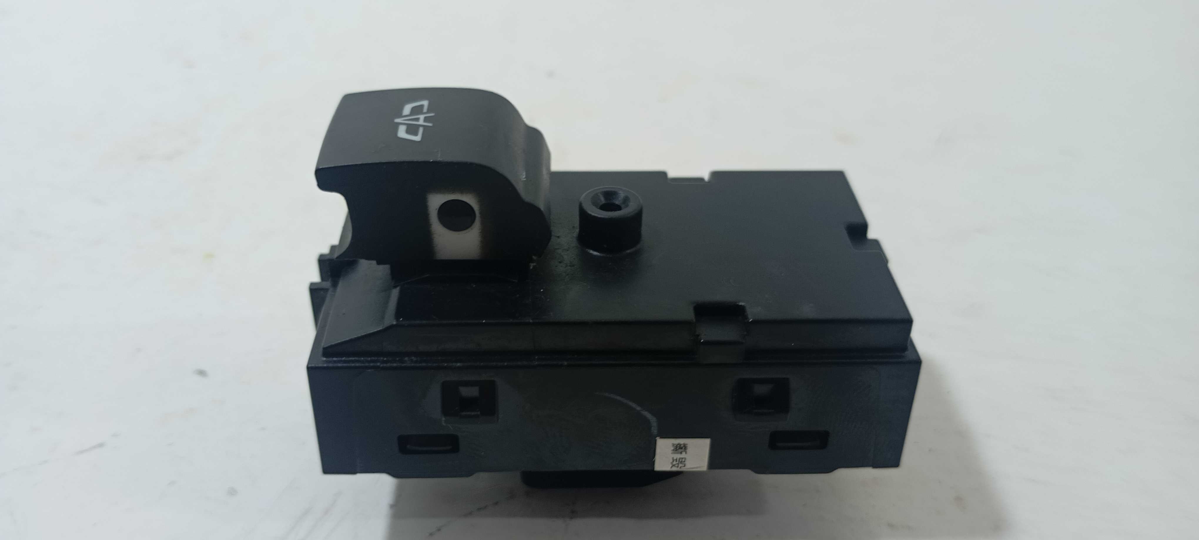 Botão Vidro Dianteiro Direito Gm Tracker Lt 2024 26211284 2