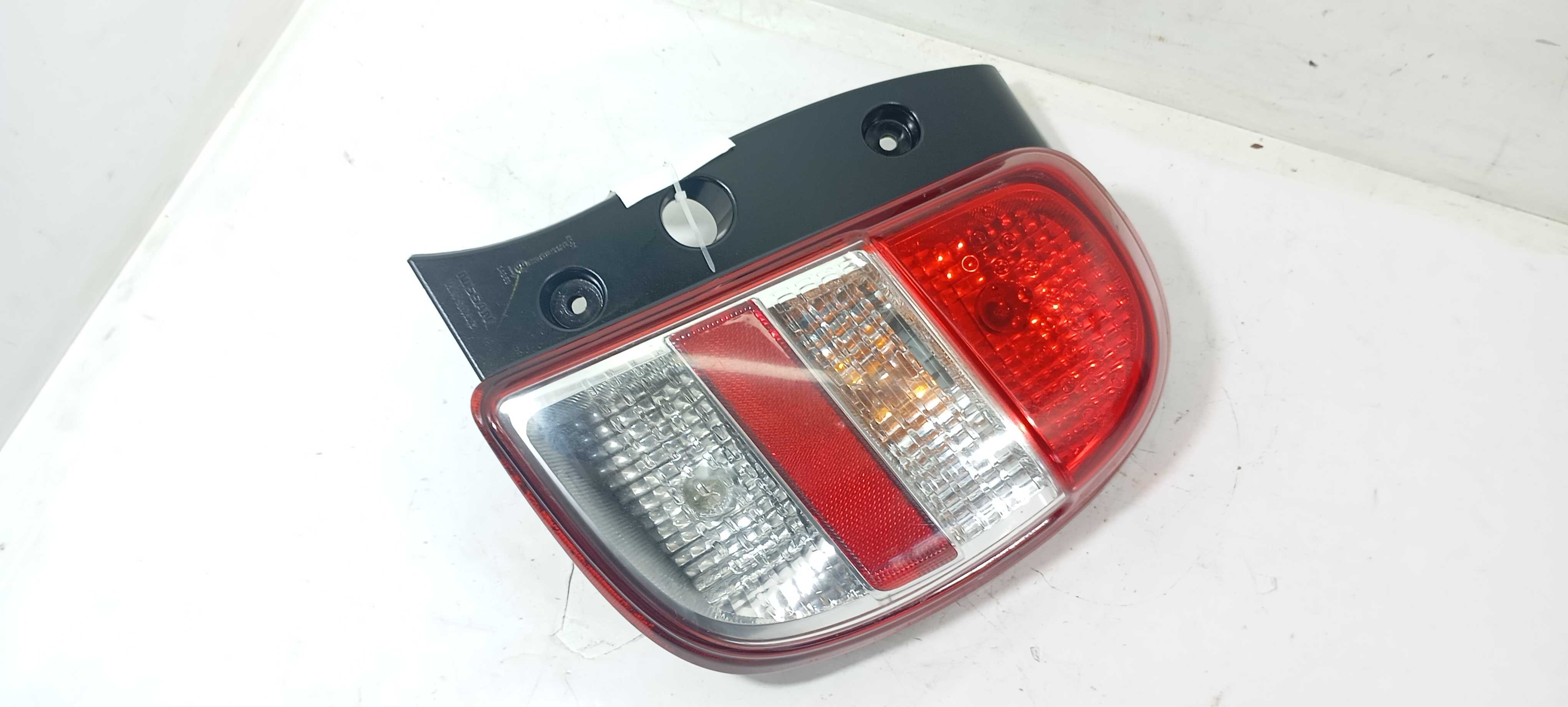 Lanterna Traseira D. Nissan March 1.6 2013 265501hloa Direito/passageiro Vermelho/branco 8