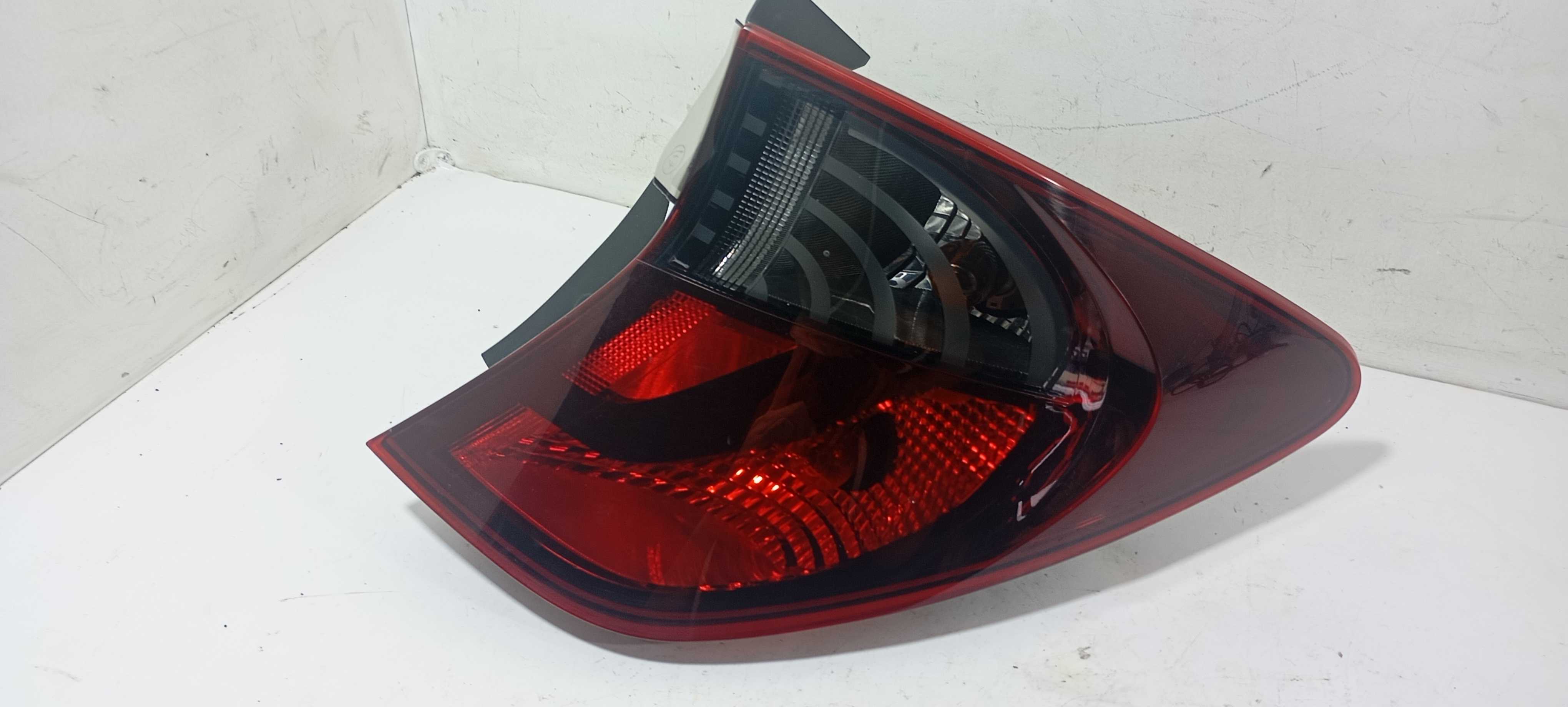 Lanterna Traseira Direita Hb20 Vision 1.0 2021 92402r11 Direito/passageiro Vermelho 2