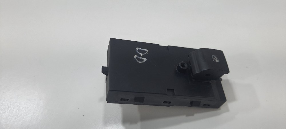 Botão Vidro Diant Direito Gm Onix Activ 1.4 2018 92221585 3