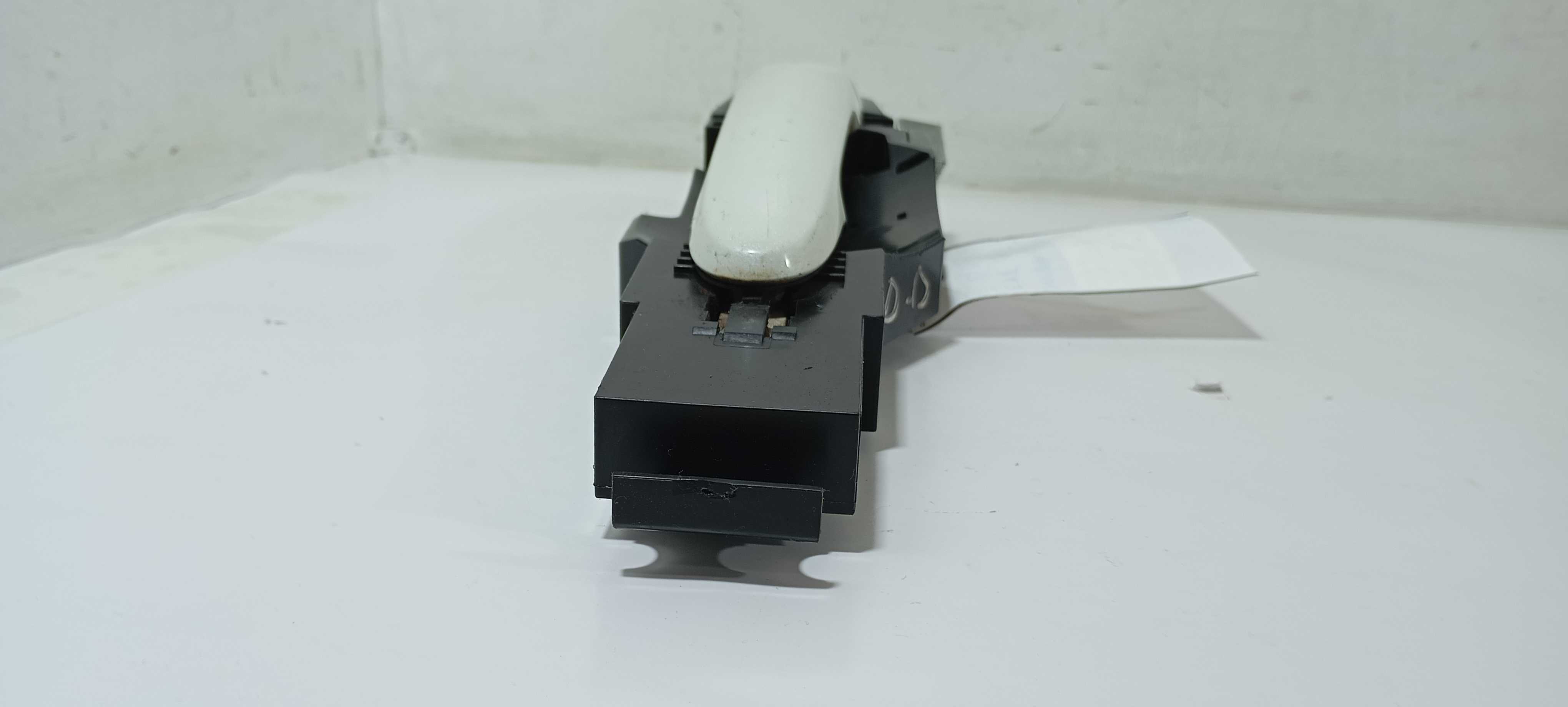 Maçaneta Externa Diant. D. Nissan March Sv 1.0 2016 Sh1hb Branco Dianteira 1