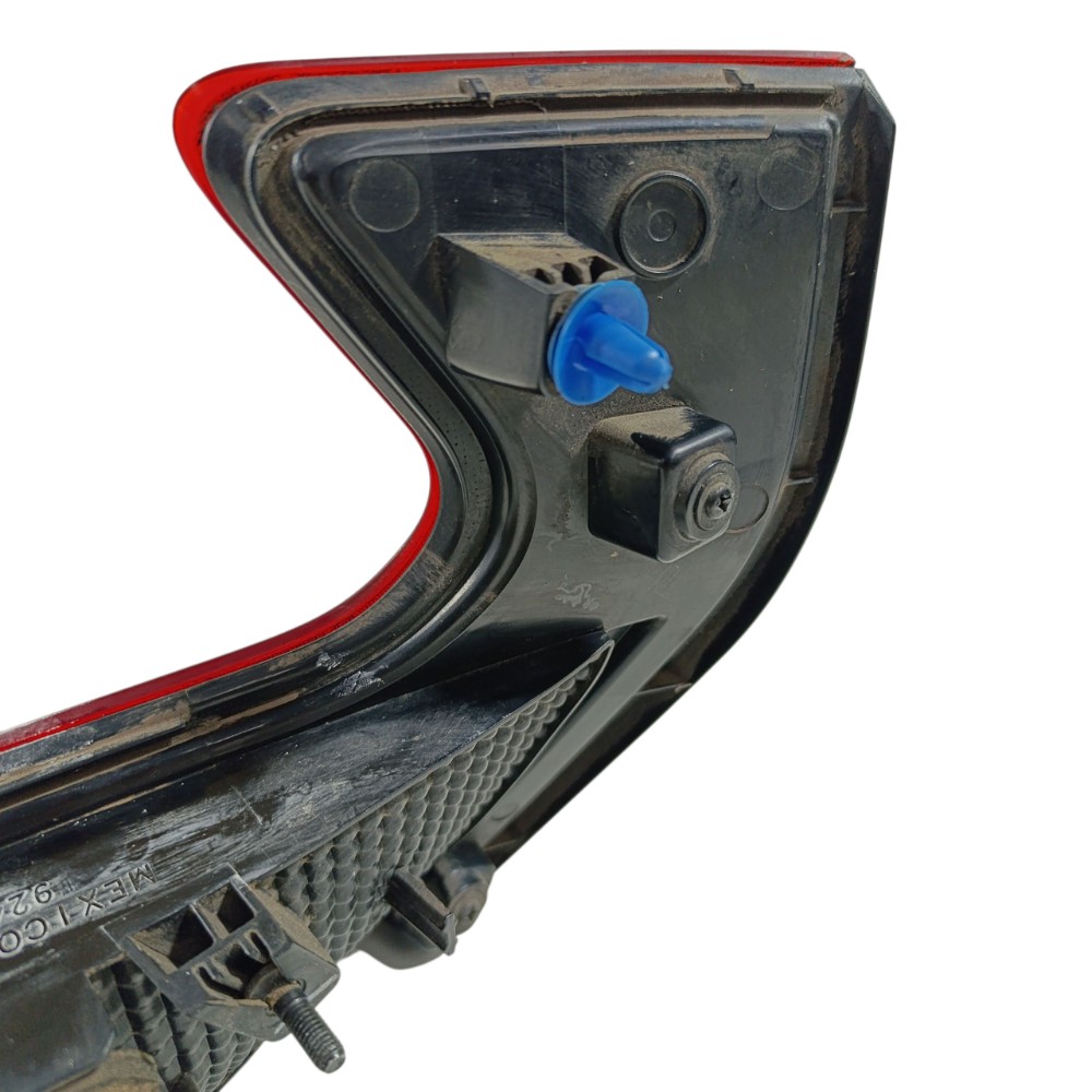 Lanterna tampa esquerda hb20 vision 1.0 2021 92403R11 2