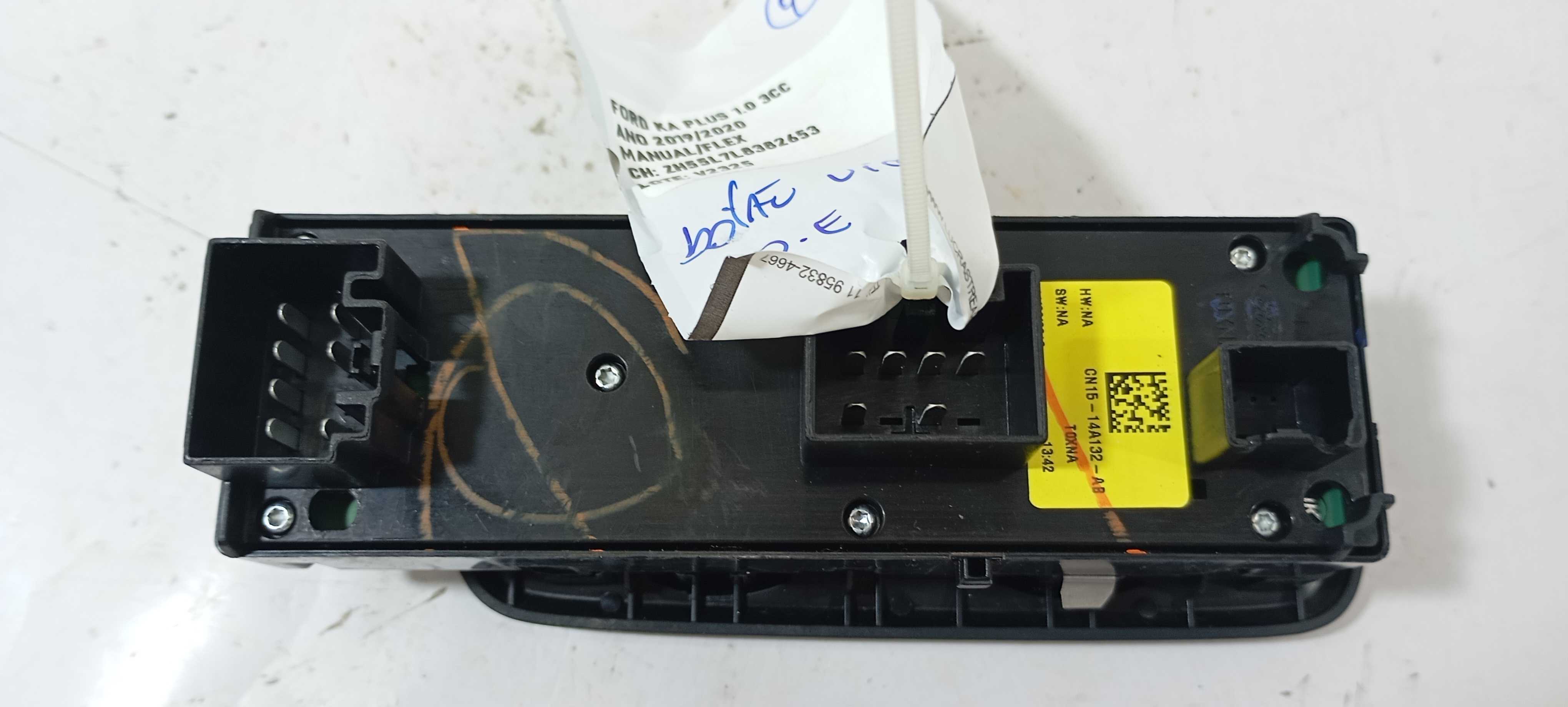 Botão Vidro Dianteiro Esquerdo Ford Ka 1.0 2020 Cn1514a132ab 4