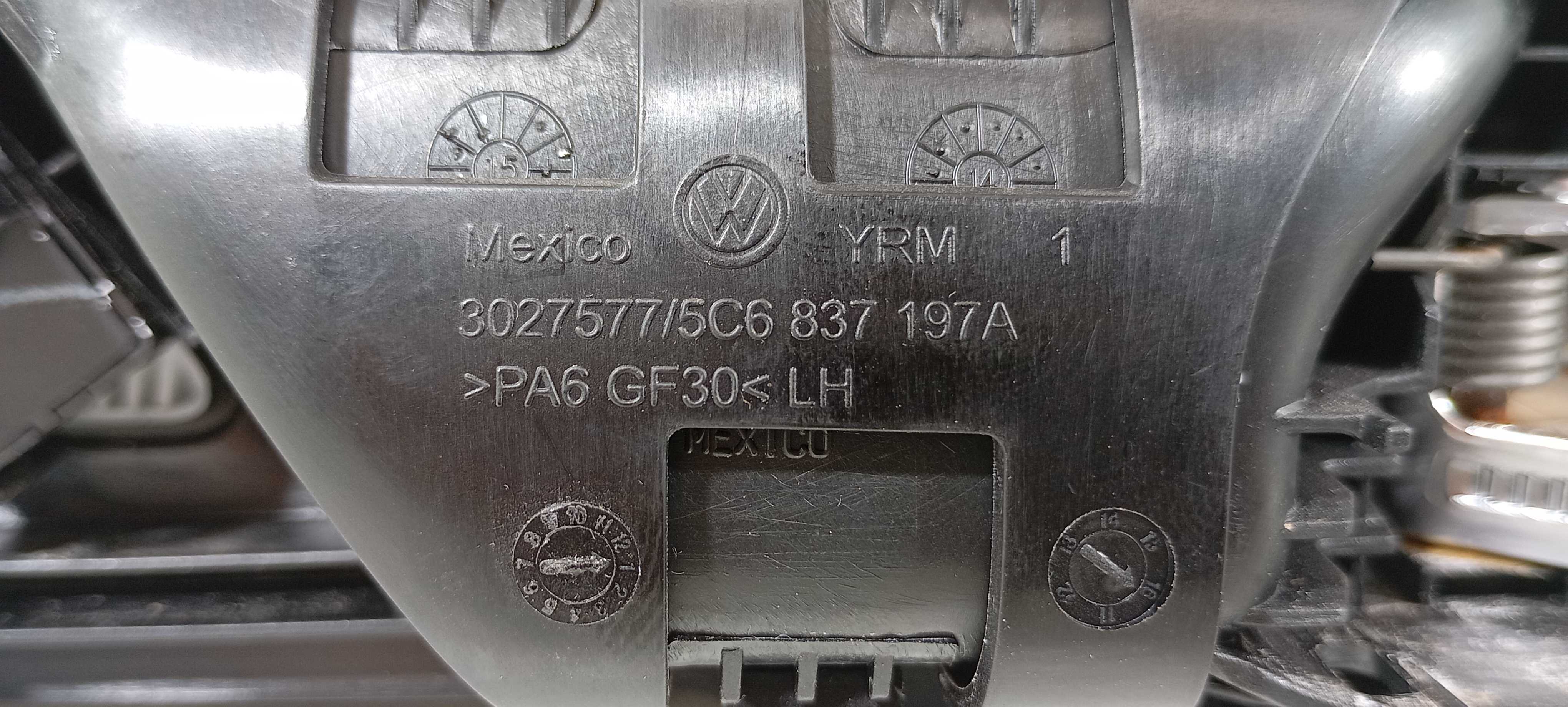 Maçaneta Interna Diant. E. Volkswagen Jetta 1.4 2016 V2297 Preto/prata Dianteira 7