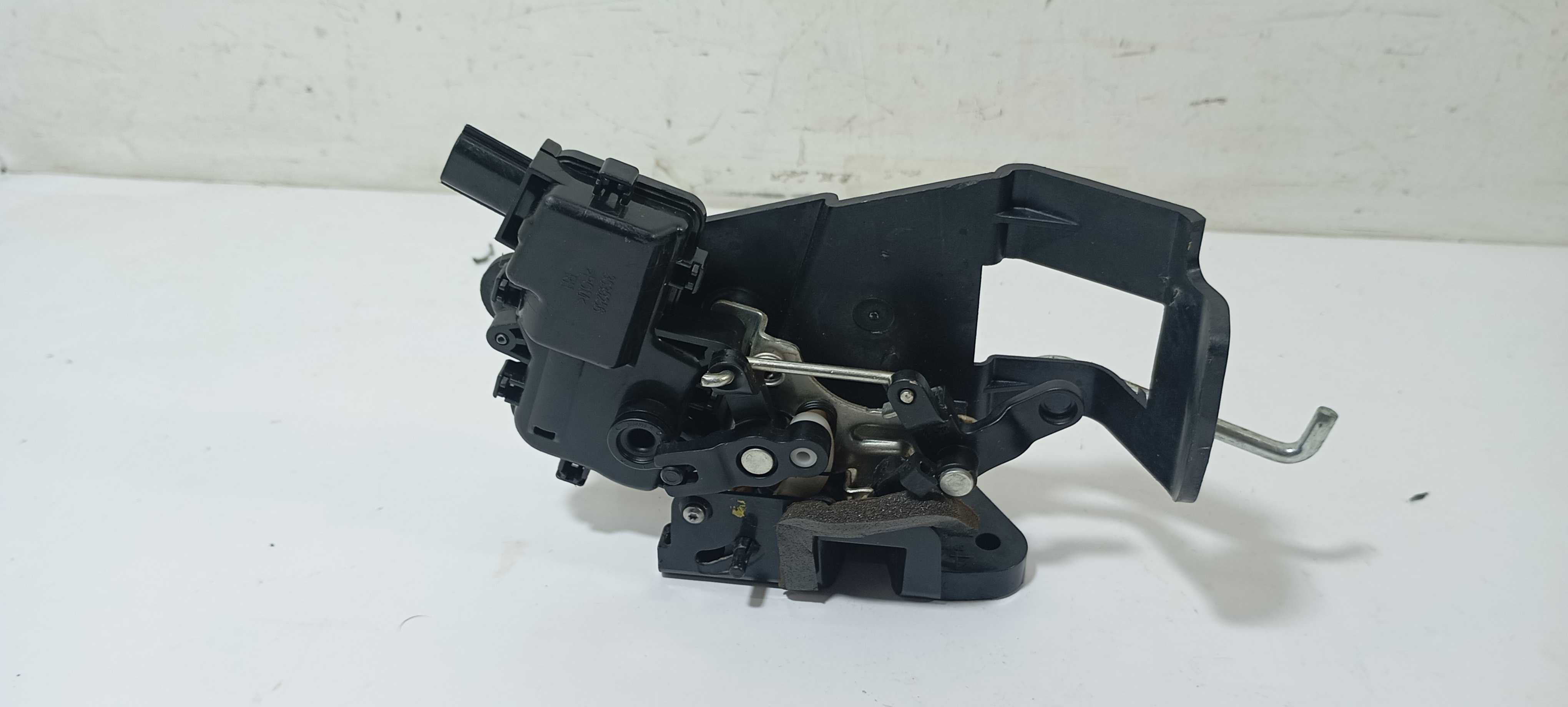 Fechadura Porta Traseira Direita Kwid 2021 825029193r 2