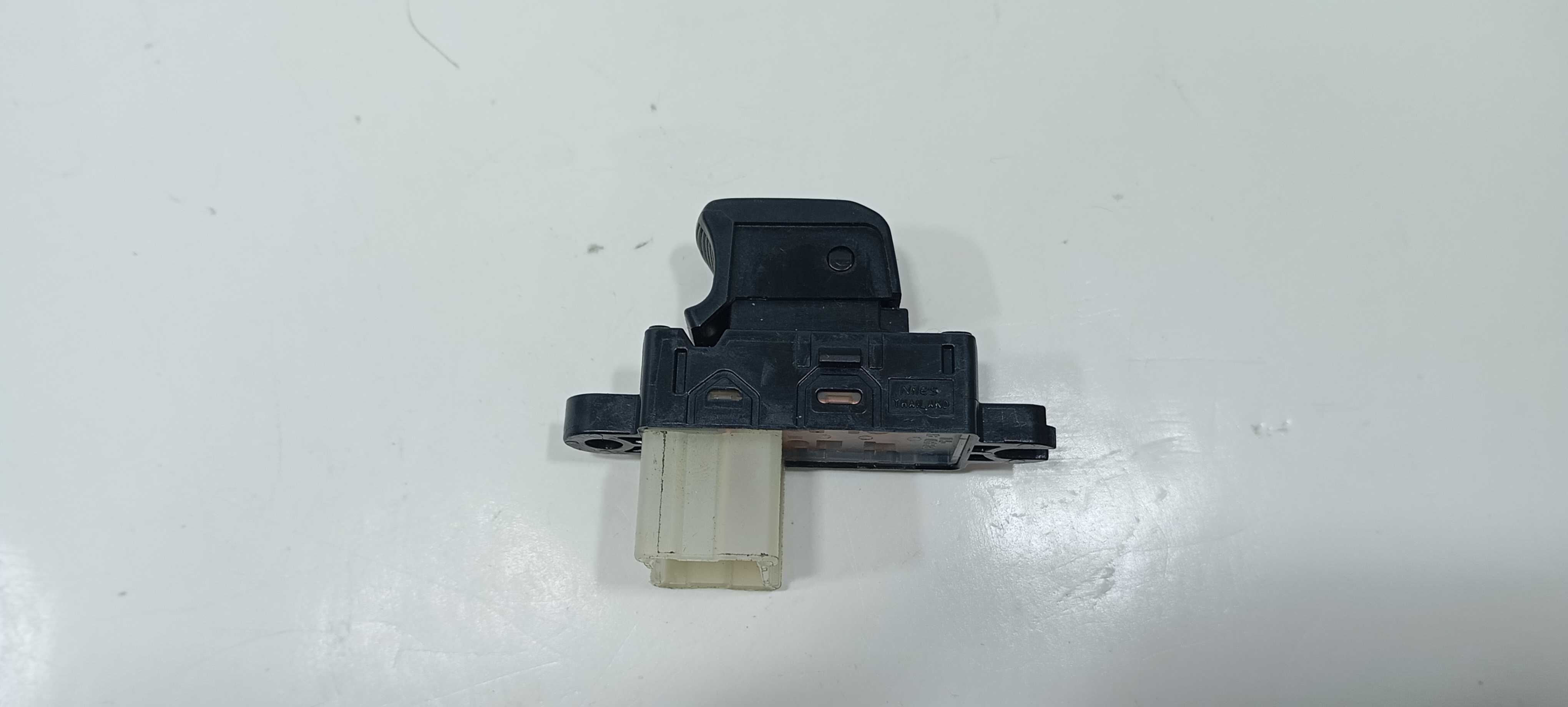 Botão Vidro Diant Dir Nissan March Sv 1.0 2016 Pa6gf30 5