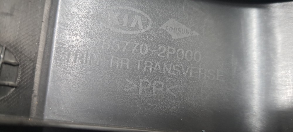 Acabamento Painel Traseiro Kia Sorento 2.4 2012 857702p000 7