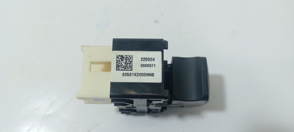 Botão vidro dianteiro direito Hb20 Comfort 2023 220924 3