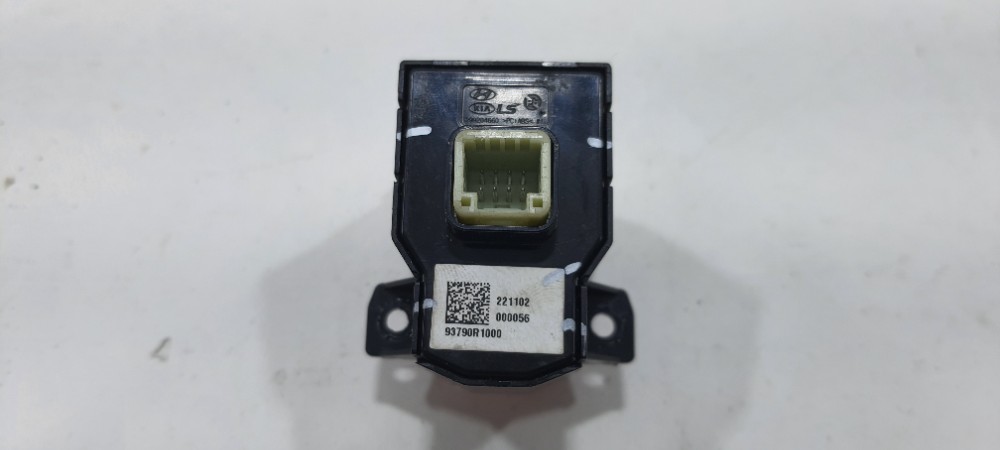 Botão Pisca Alerta Hb20 Sense 1.0 2023 93790r1000 – Preto/vermelho 3