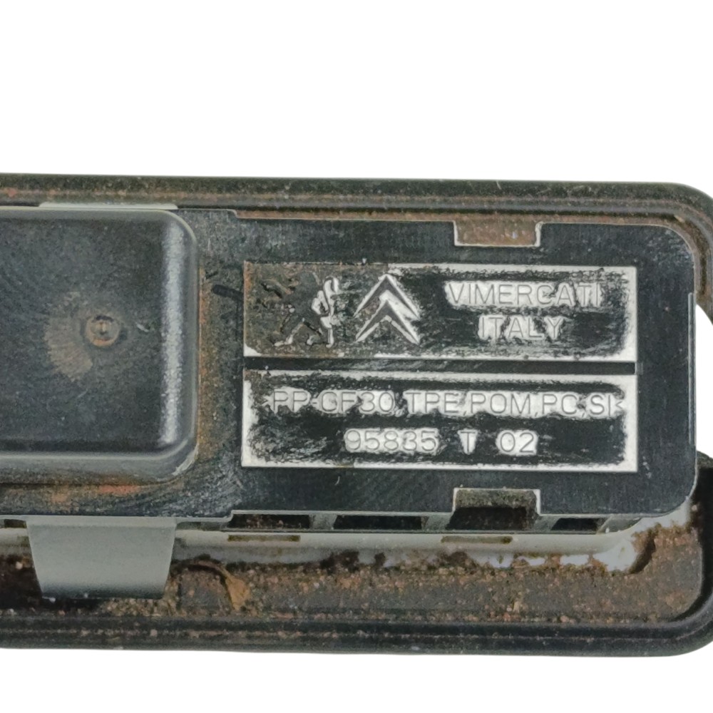 Botão tampa traseira Peugeot 208 ano 2024 95835T02 7