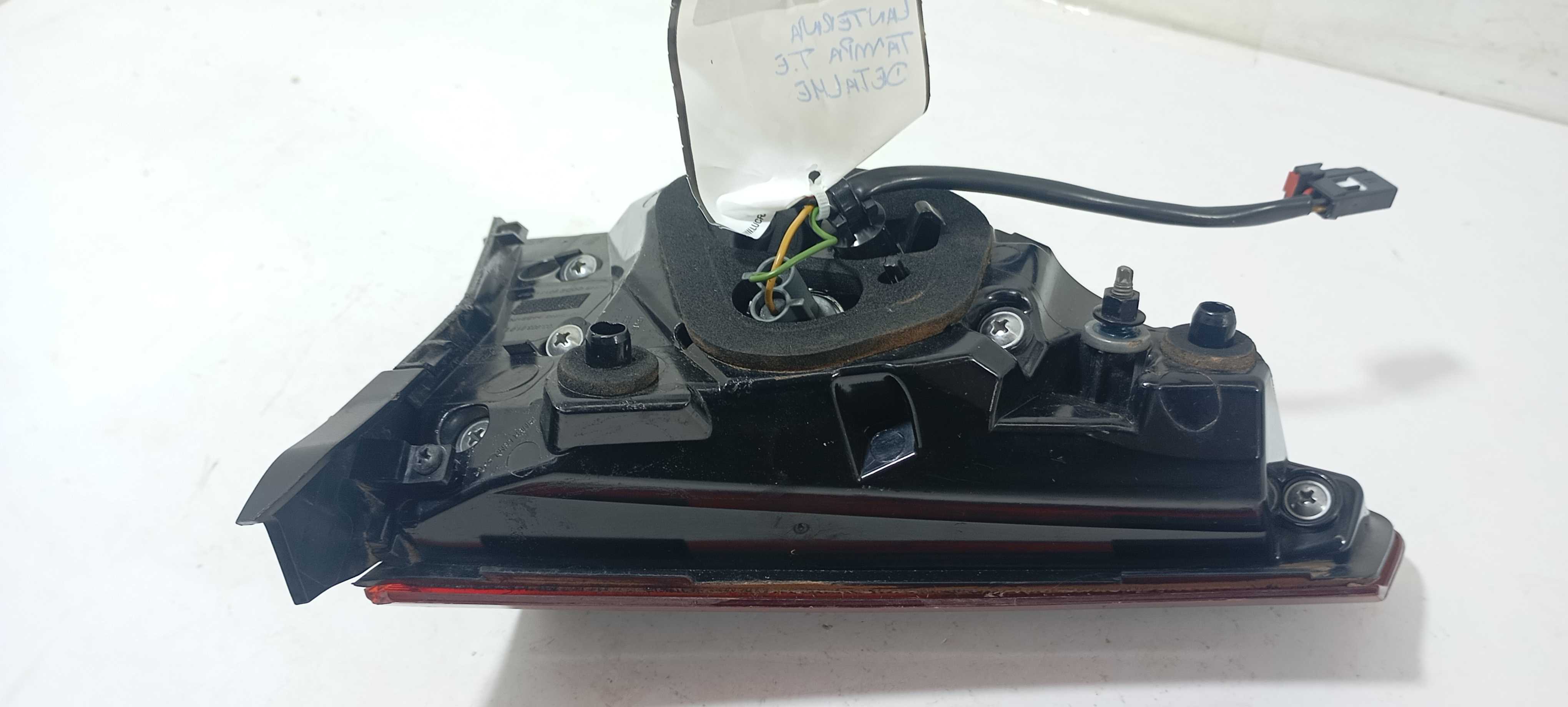 Lanterna Tampa Traseira Esquerda Tracker 2024 26376774 Esquerdo/motorista Vermelha 6