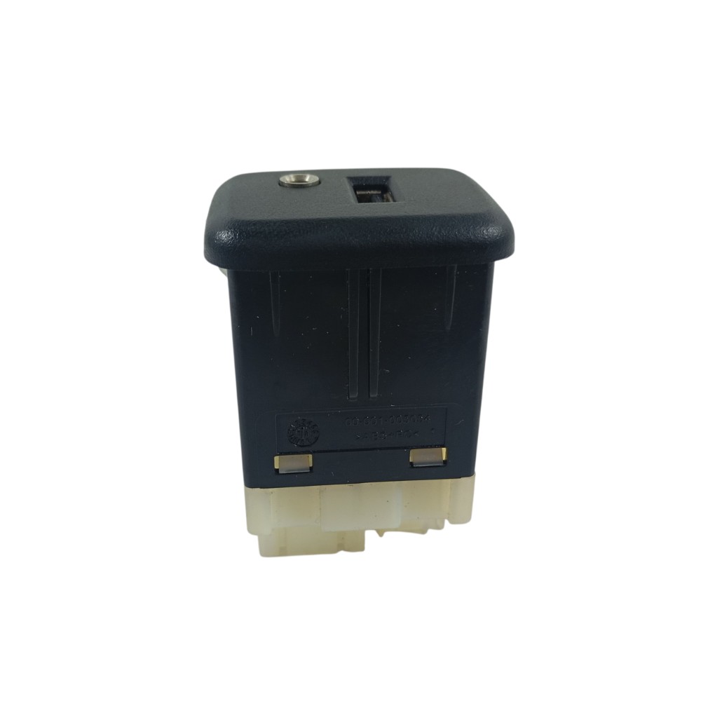 Conector Usb Gm Tracker Lt 1.4 2018 13591084 3