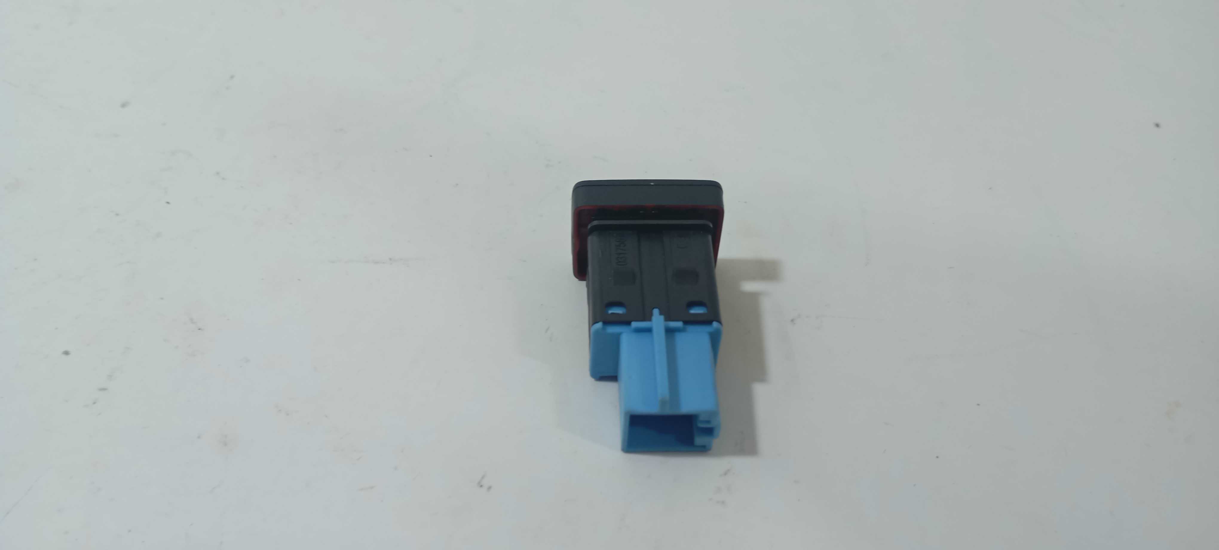 Botão Pisca Alerta Volkswagen Polo 2020 10317587 Preto 1