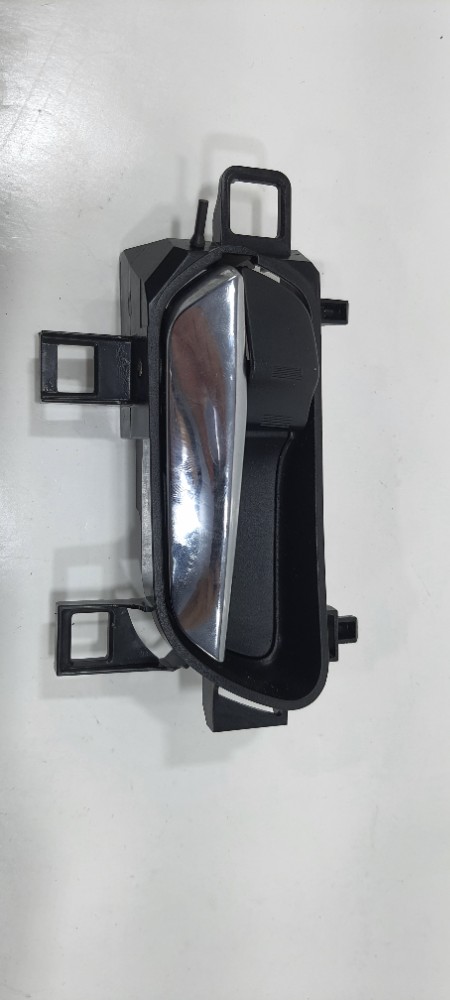 Maçaneta Interna Dianteira Esquerda Nissan Kicks 2019 21481 Preto Dianteira 2
