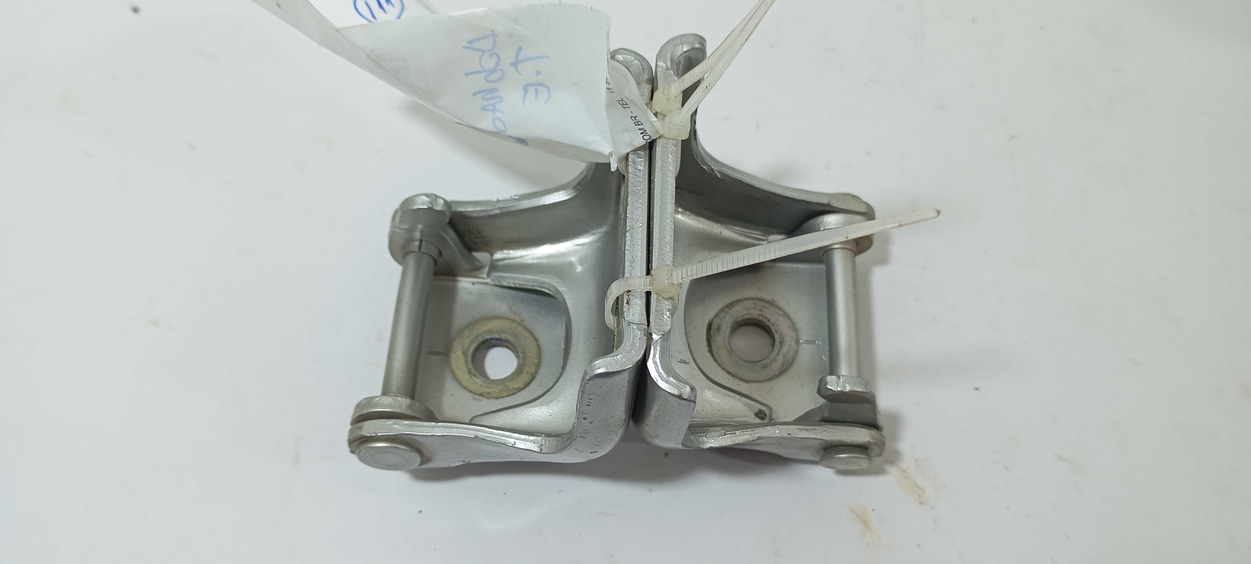 Dobradiça Porta Traseira Esquerda Renault Kwid 2021 0720x 4