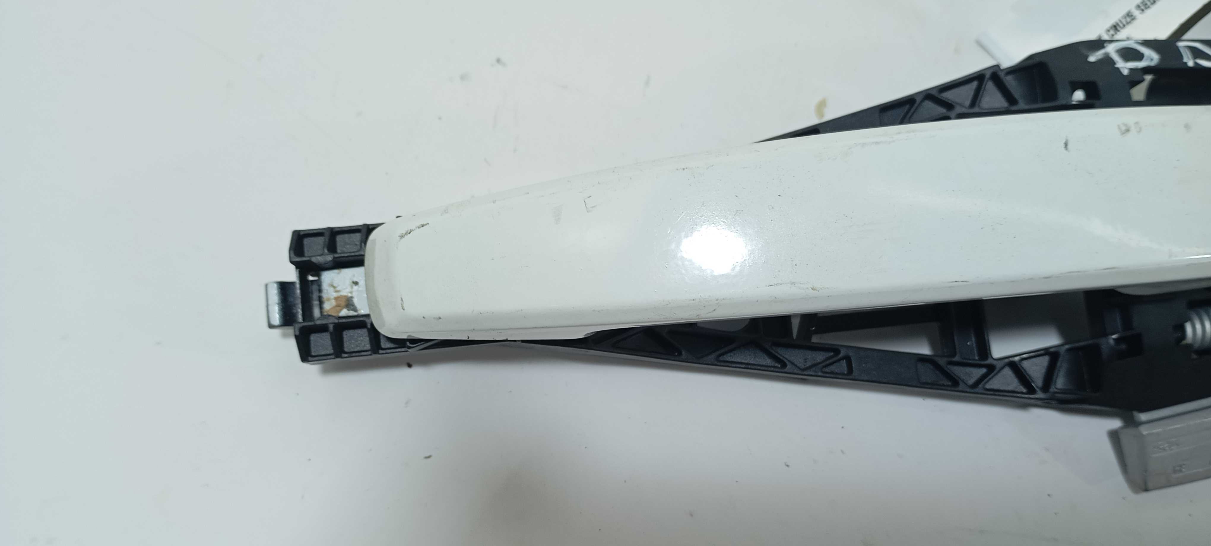 Maçaneta Ext Porta Dianteira Direita Cruze 2014 13577716 Branco Dianteira 1