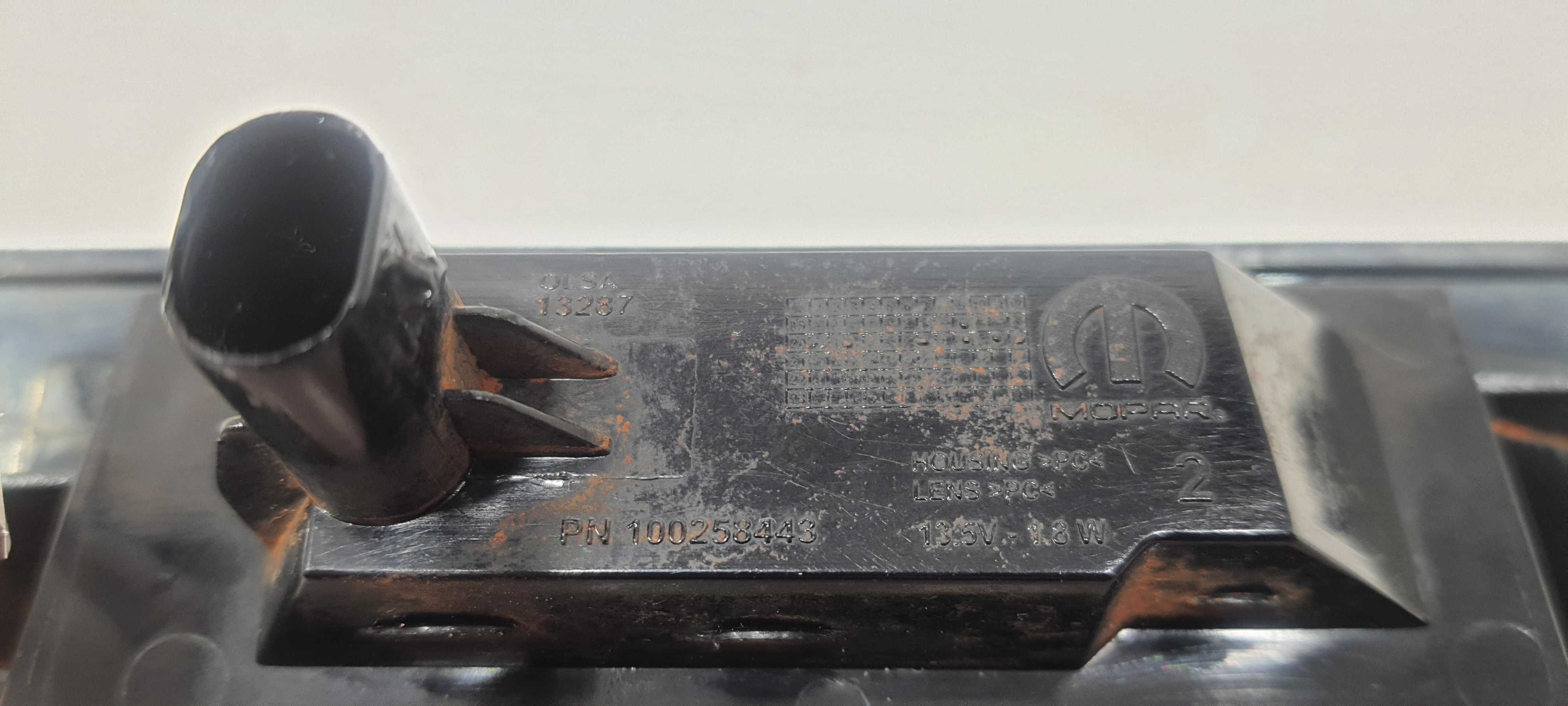 Lanterna De Placa Fiat Strada Freedom 1.3 2021 V2298 5