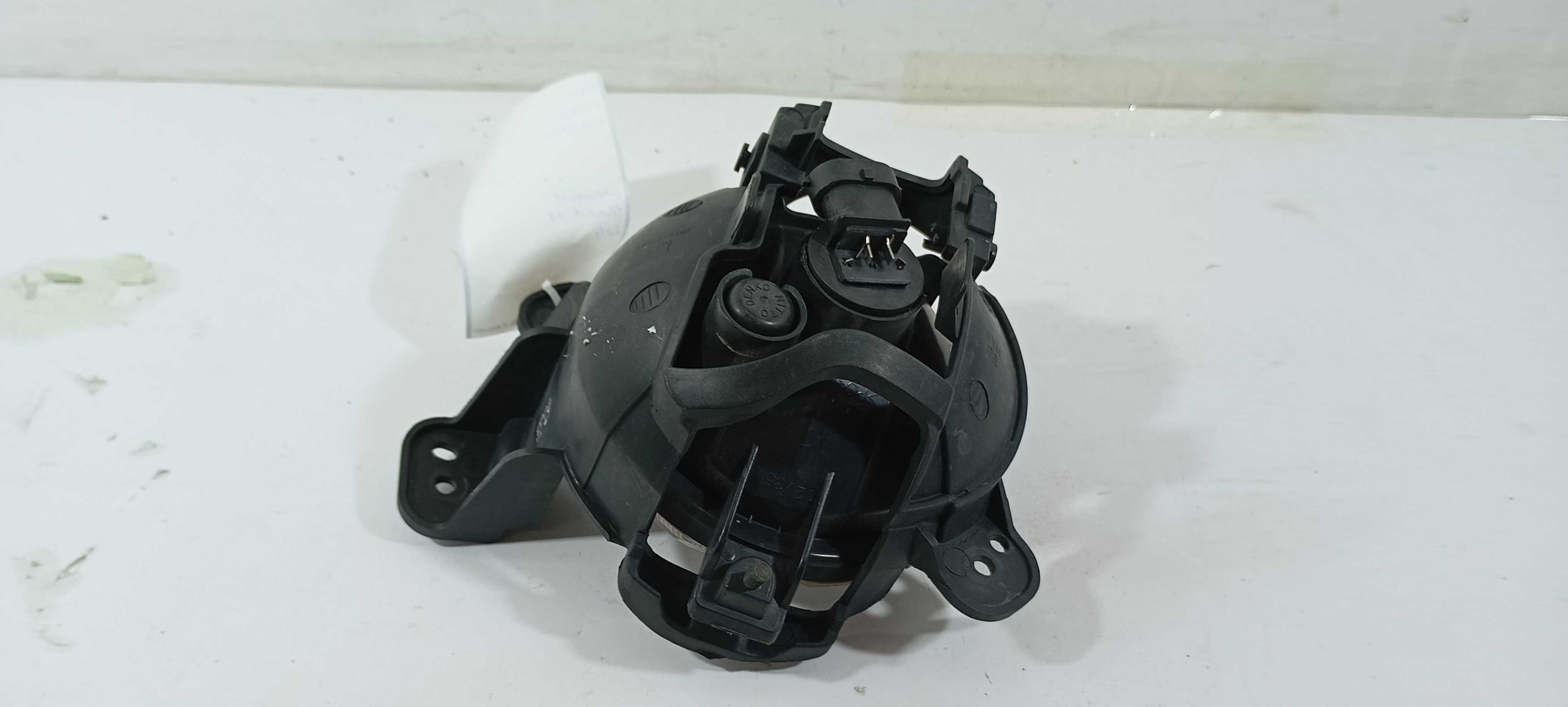 Farol Milha Esquerdo Gm Tracker 1.4 2014 E1312846 Branca 4