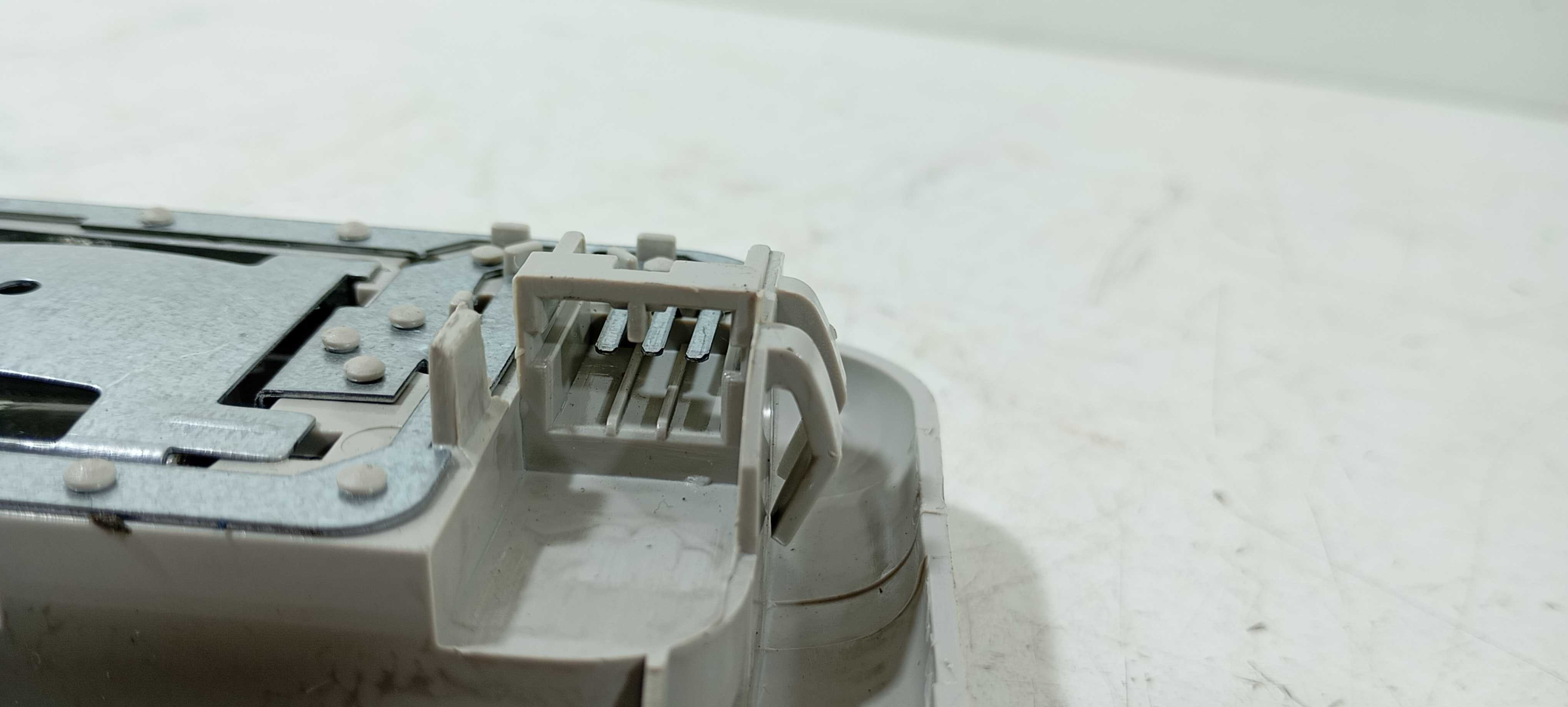 Luz Teto Fiat Mobi Like 1.0 4c 2023 V2299 7
