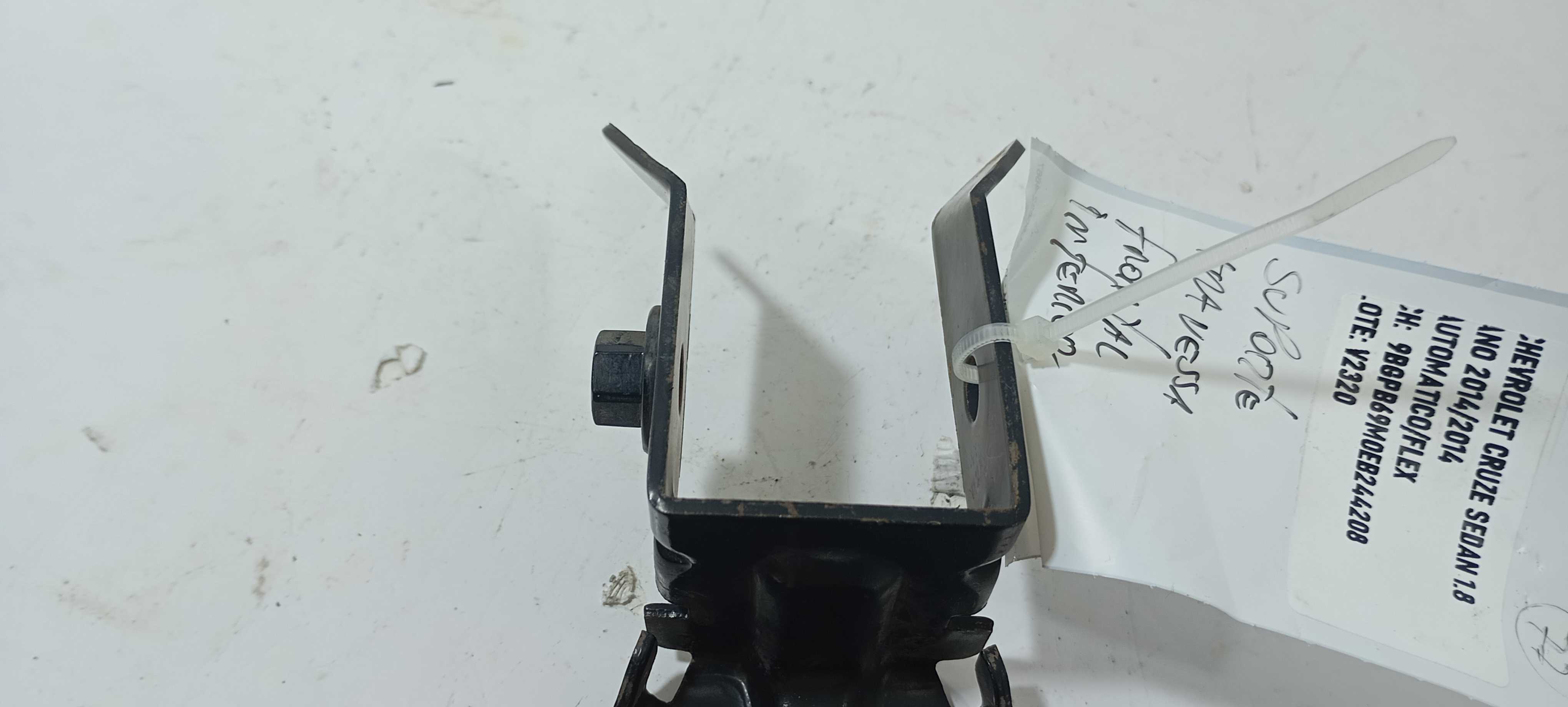 Suporte Travessa Frontal Inferior Cruze Sedan 2014 95981431 Preto 4