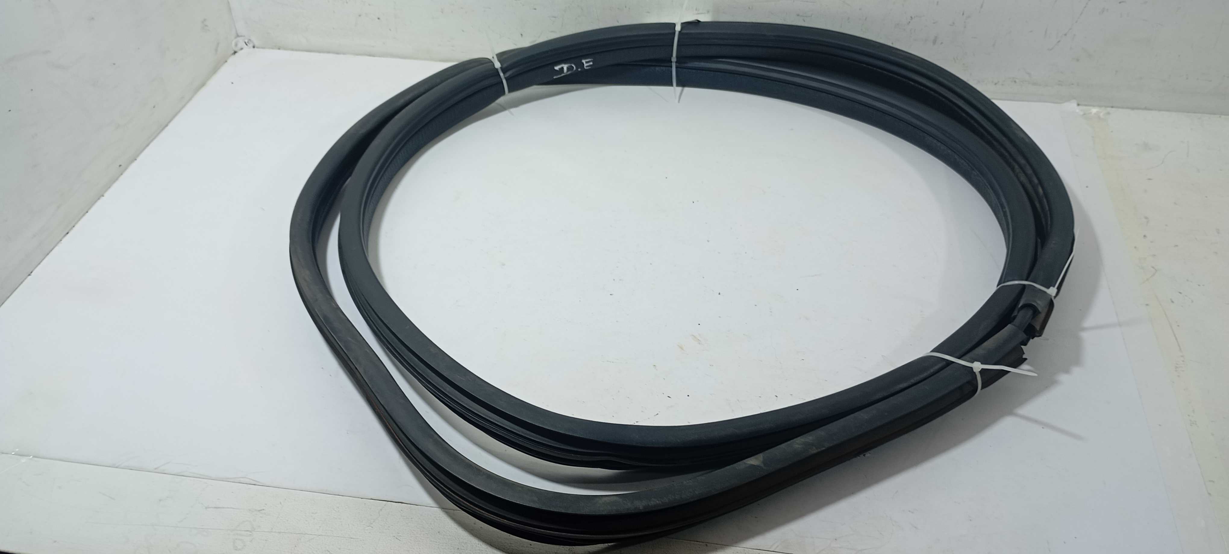 Borracha Porta Dianteira Esquerda Kwid 2021 808333086r