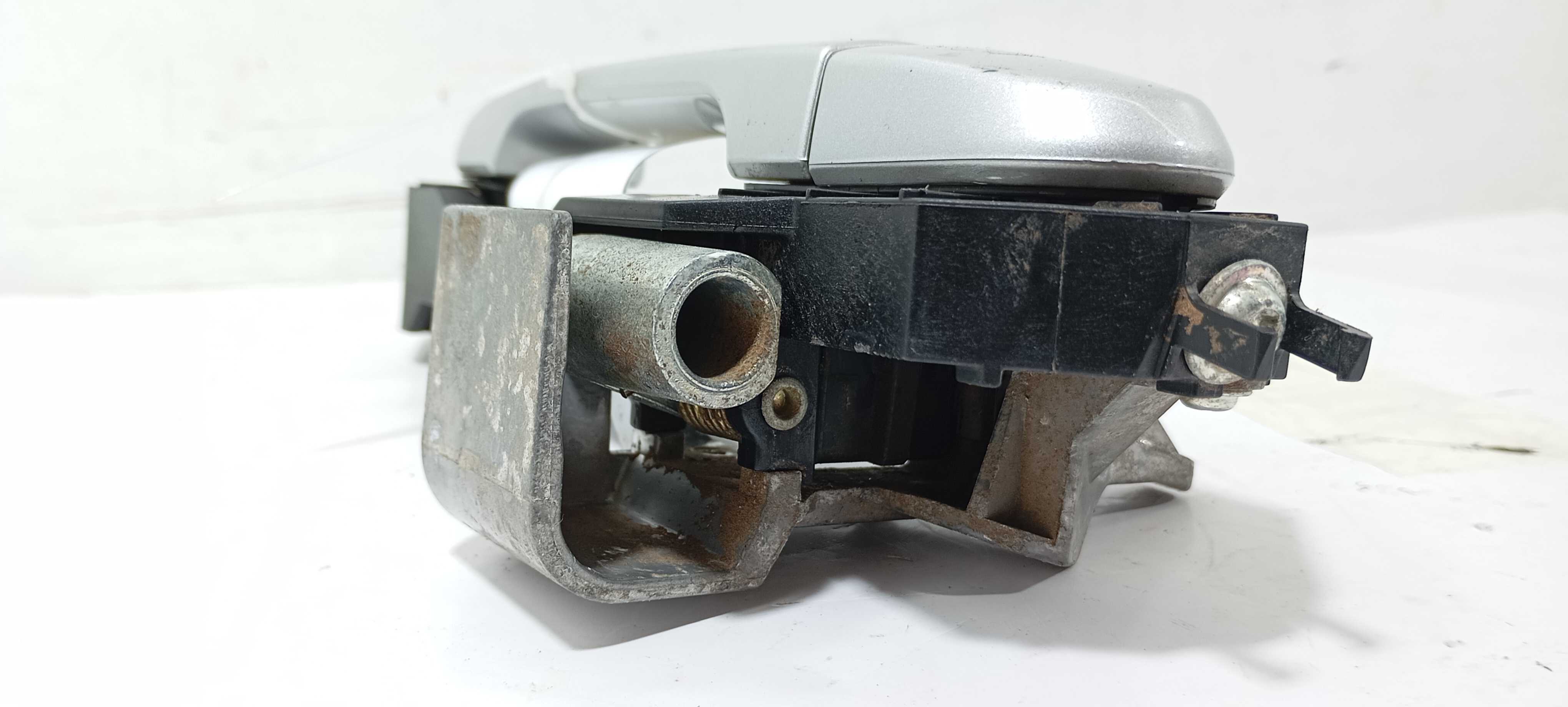 Maçaneta Externa Traseiro D. Nissan Tiida Sedan 1.8 12 V2305 Cinza Perolado Traseira 9
