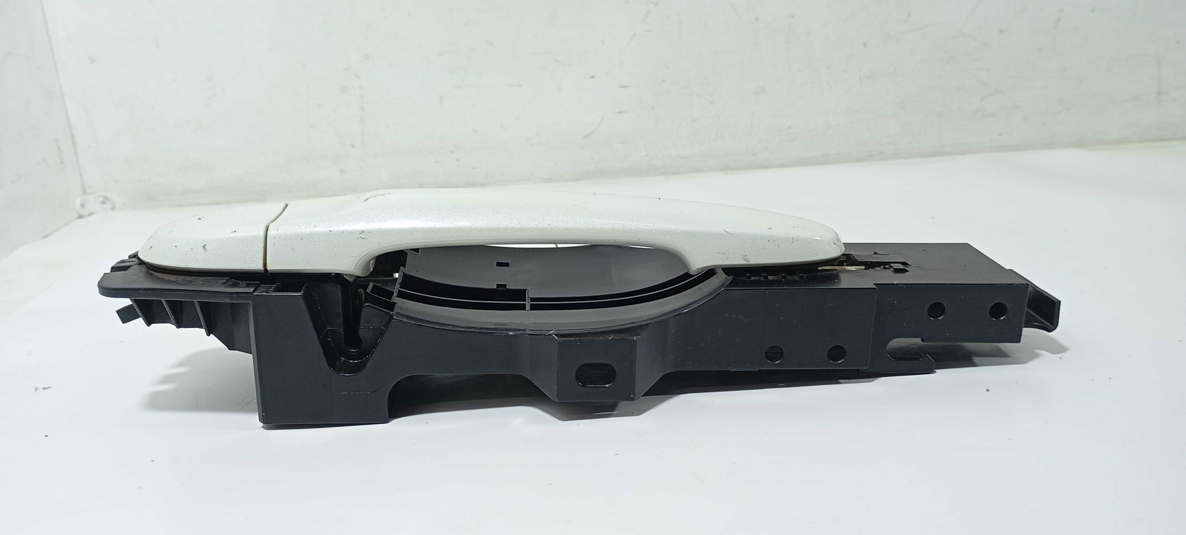 Maçaneta Externa Diant. D. Nissan March Sv 1.0 2016 Sh1hb Branco Dianteira 5