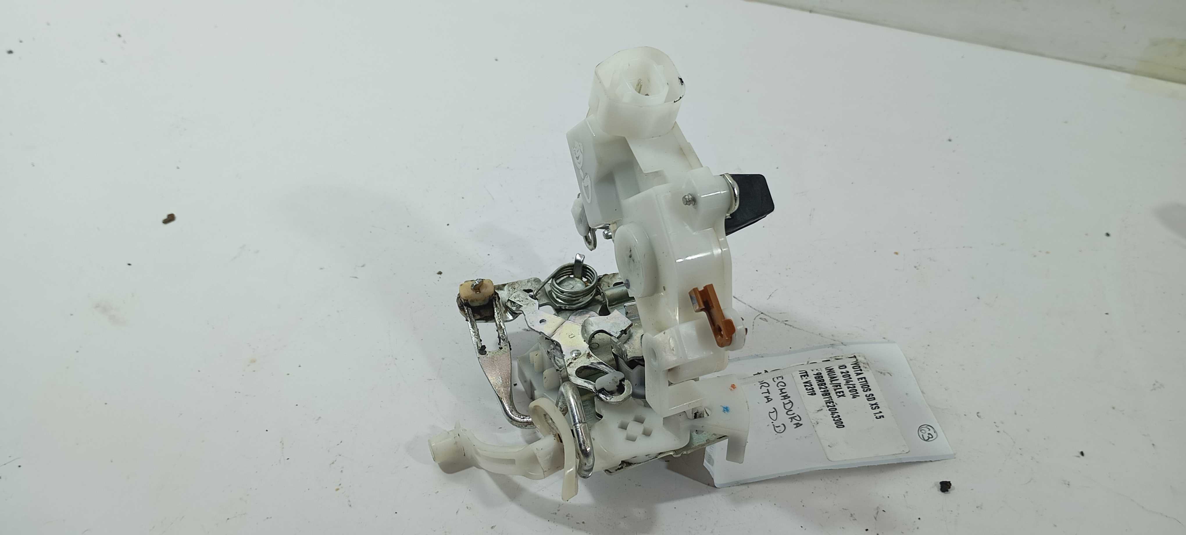 Fechadura Dianteira Direita Toyota Etios 1.5 2014 693100d130 2