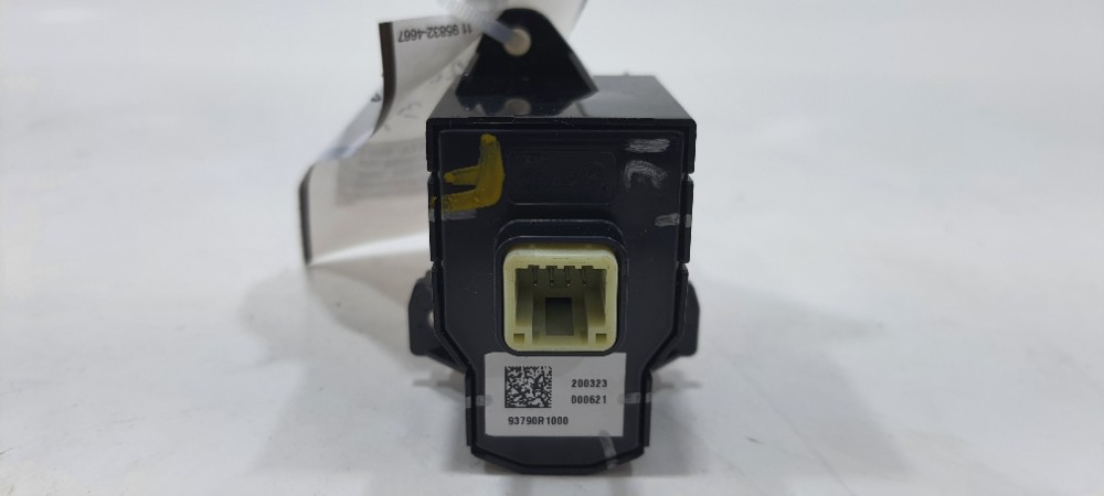 Botão Pisca Alerta Hyundai Hb20 1.0 Ano 2021 W99204659 Preto 1