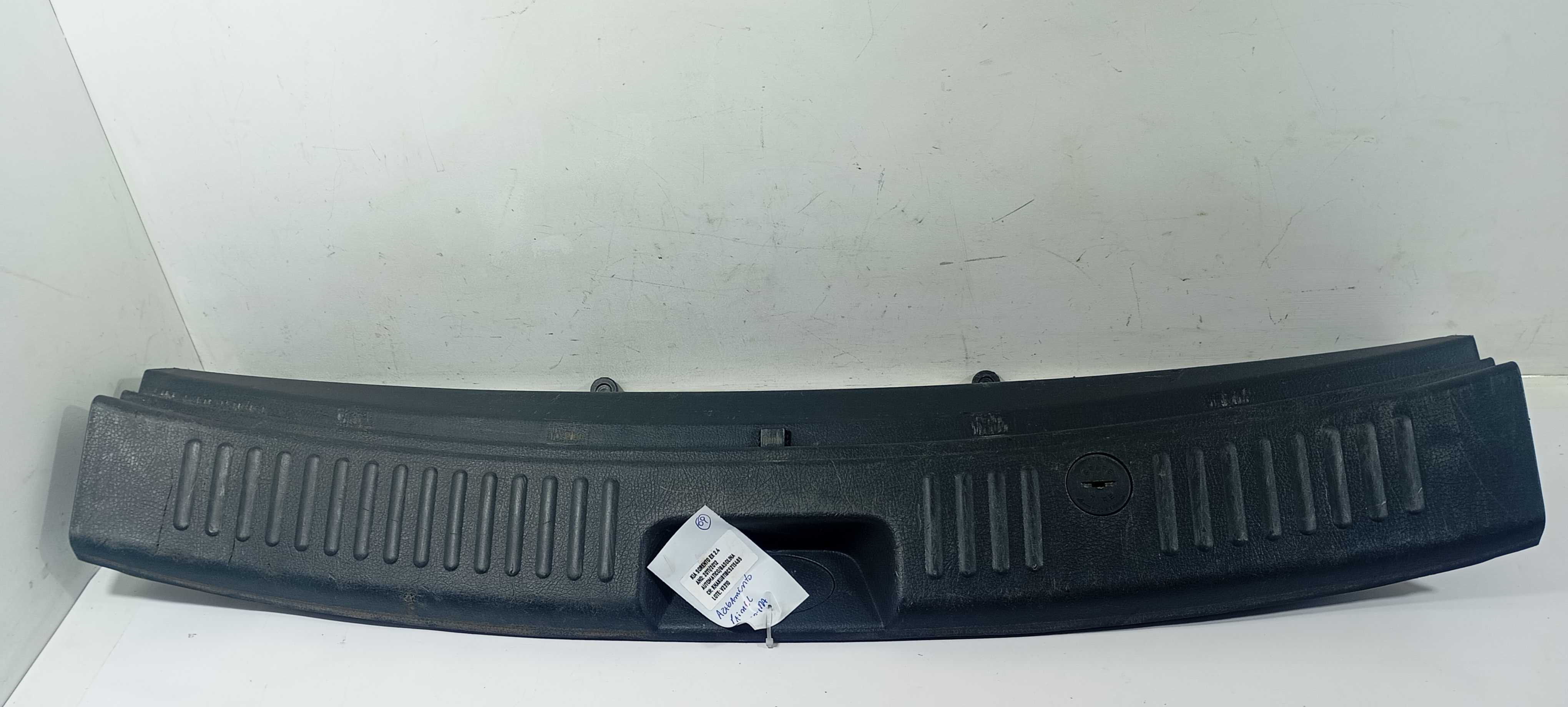 Acabamento Painel Traseiro Kia Sorento Ex 2.4 857702p000 1