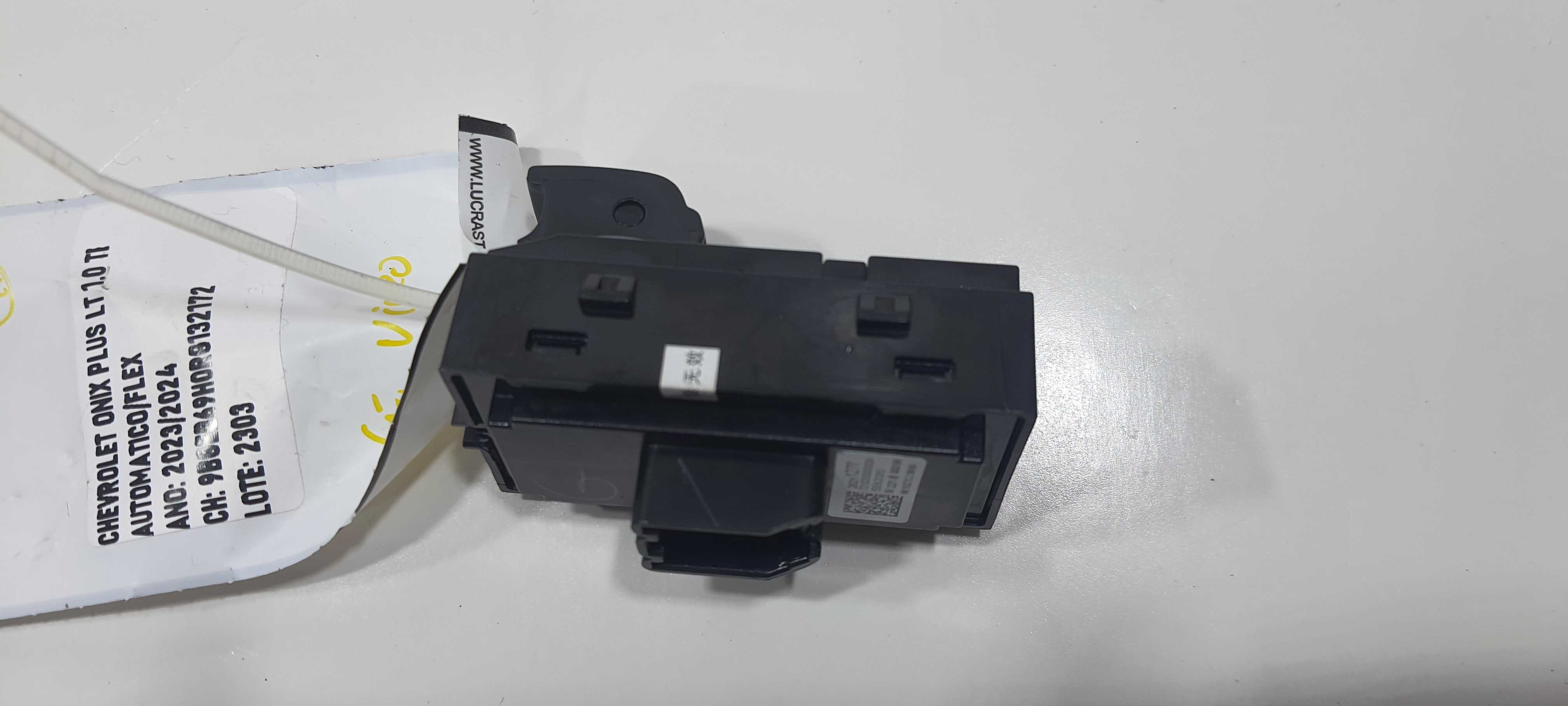 Botão Vidro T. Direito Gm Onix Sedan Lt 1.0 2024 V2303 3