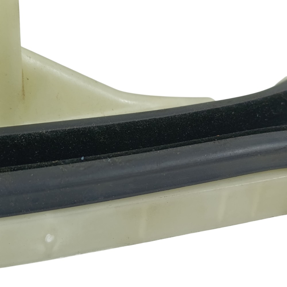 Guia vidro dianteiro esquerdo Peugeot 208 2024 9823206180 6