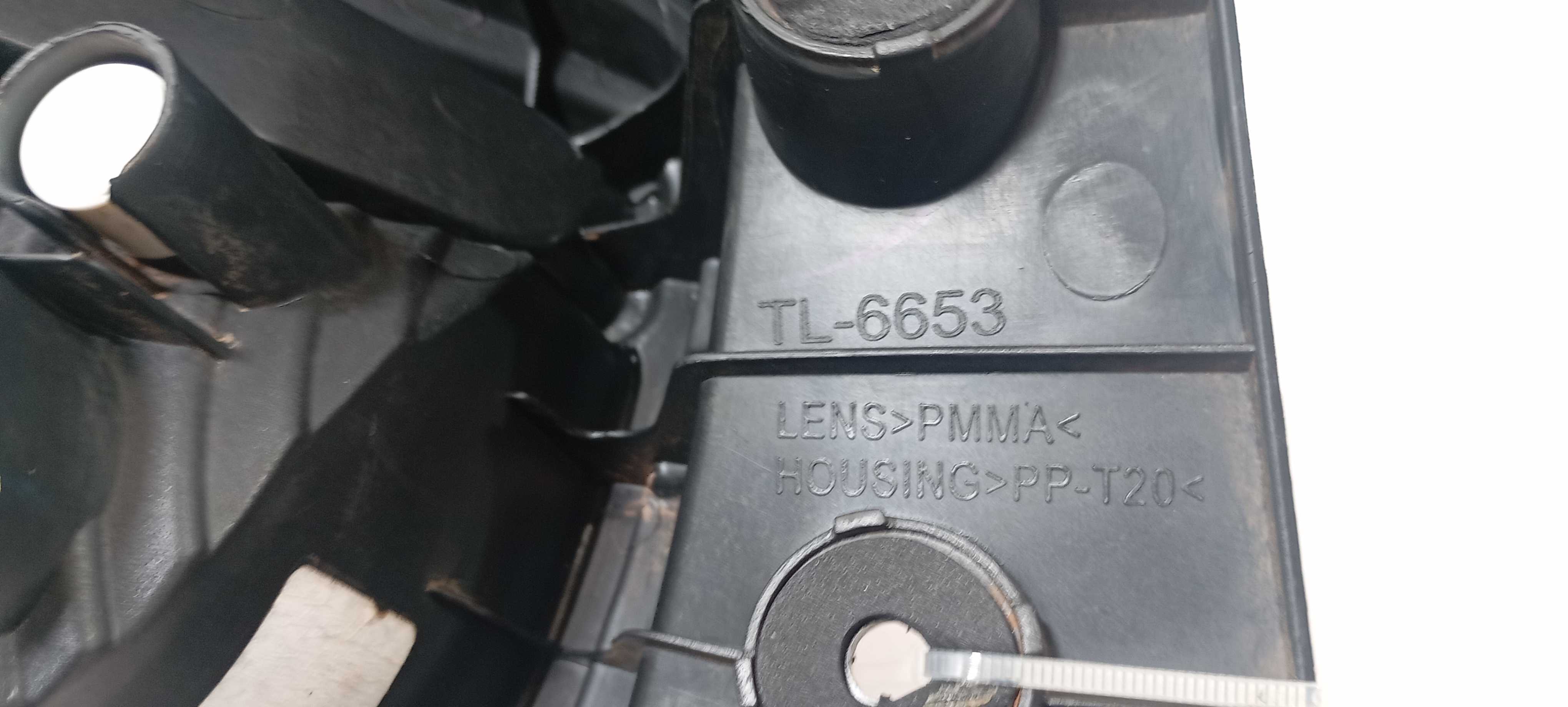 Lanterna Traseira Direita Renault Kwid 2021 Tl6653 Direito/passageiro Vermelho 5