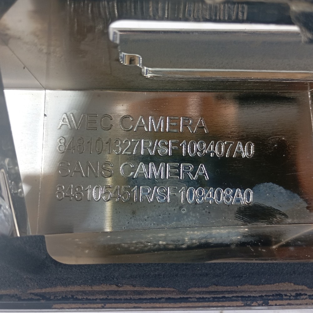 Moldura Tampa Traseira Renault Captur 2021 848105451R 7
