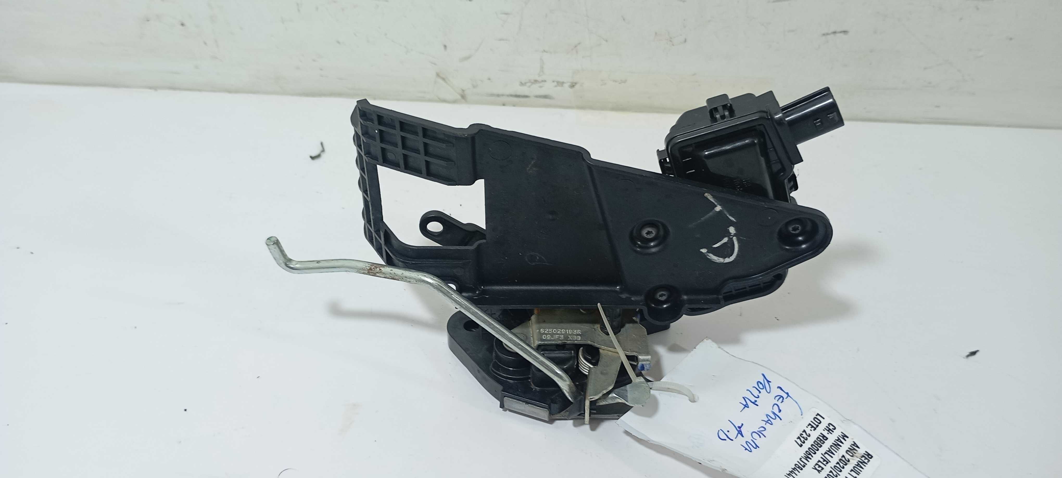 Fechadura Porta Traseira Direita Kwid 2021 825029193r 1