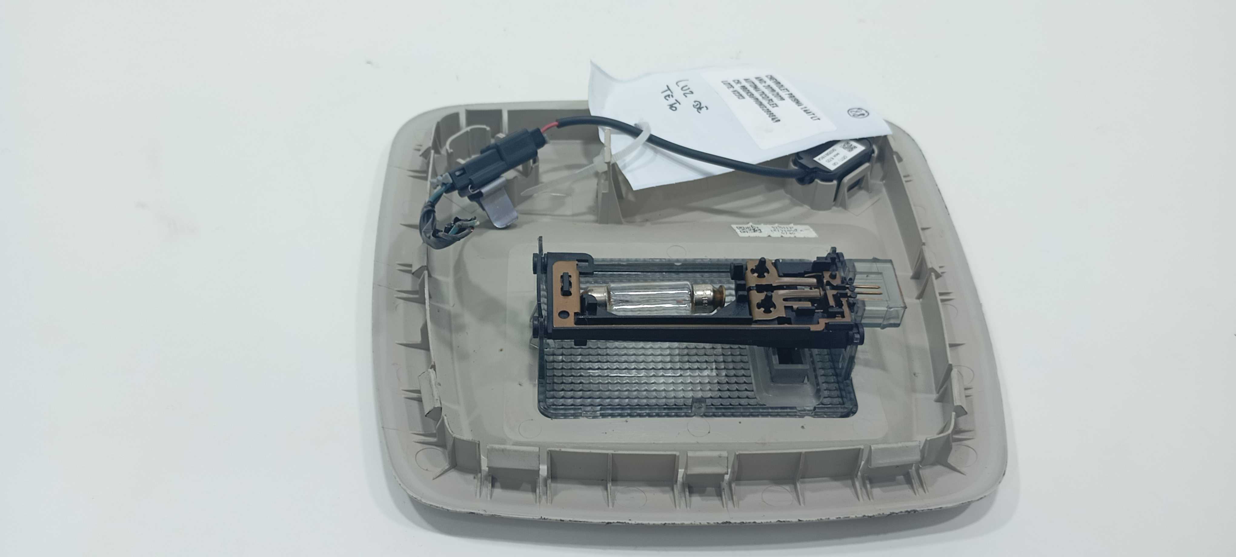Luz Teto Cortesia Gm Prisma 1.4 Lt 2019 52151137 2