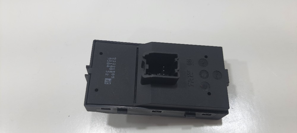 Botão Vidro Diant Direito Gm Onix Activ 1.4 2018 92221585 2